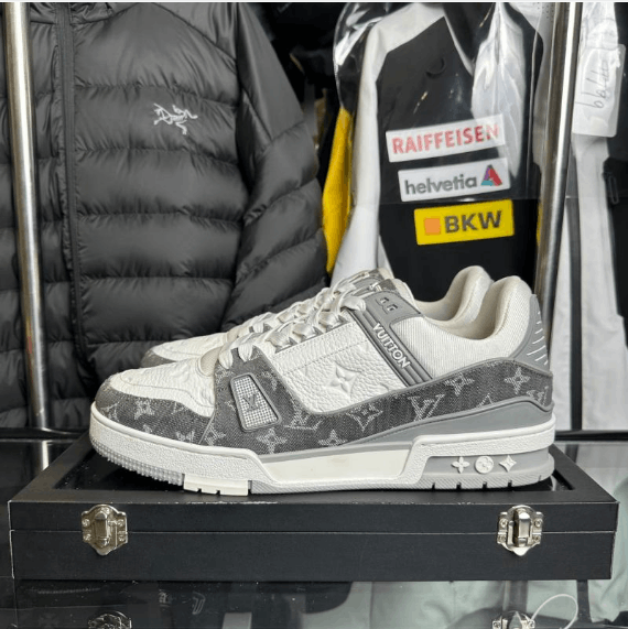 Louis Vuitton Louis Vuitton low-top shoes 43.5EU Size US 10.5 / EU 43-44 - 1 Thumbnail