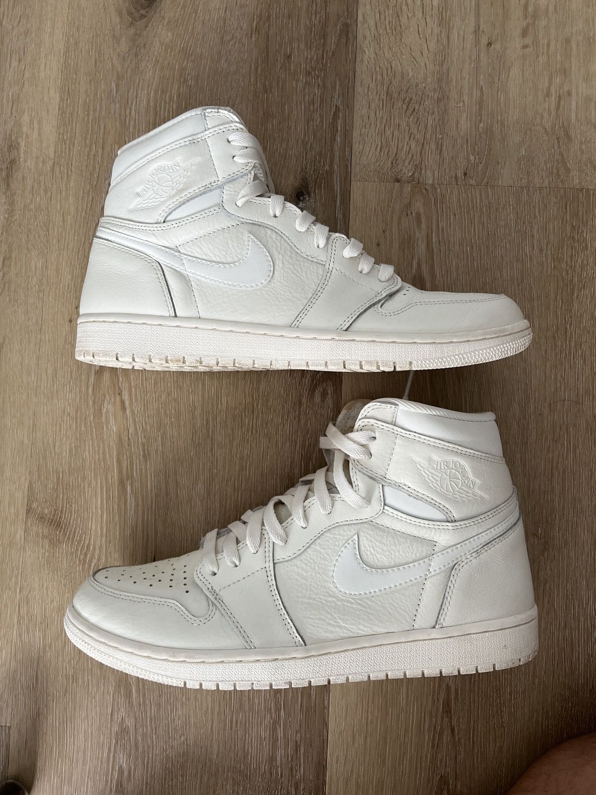 Jordan Brand Jordan 1 Retro High OG “Sail” Size US 10.5 / EU 43-44 - 1 Thumbnail