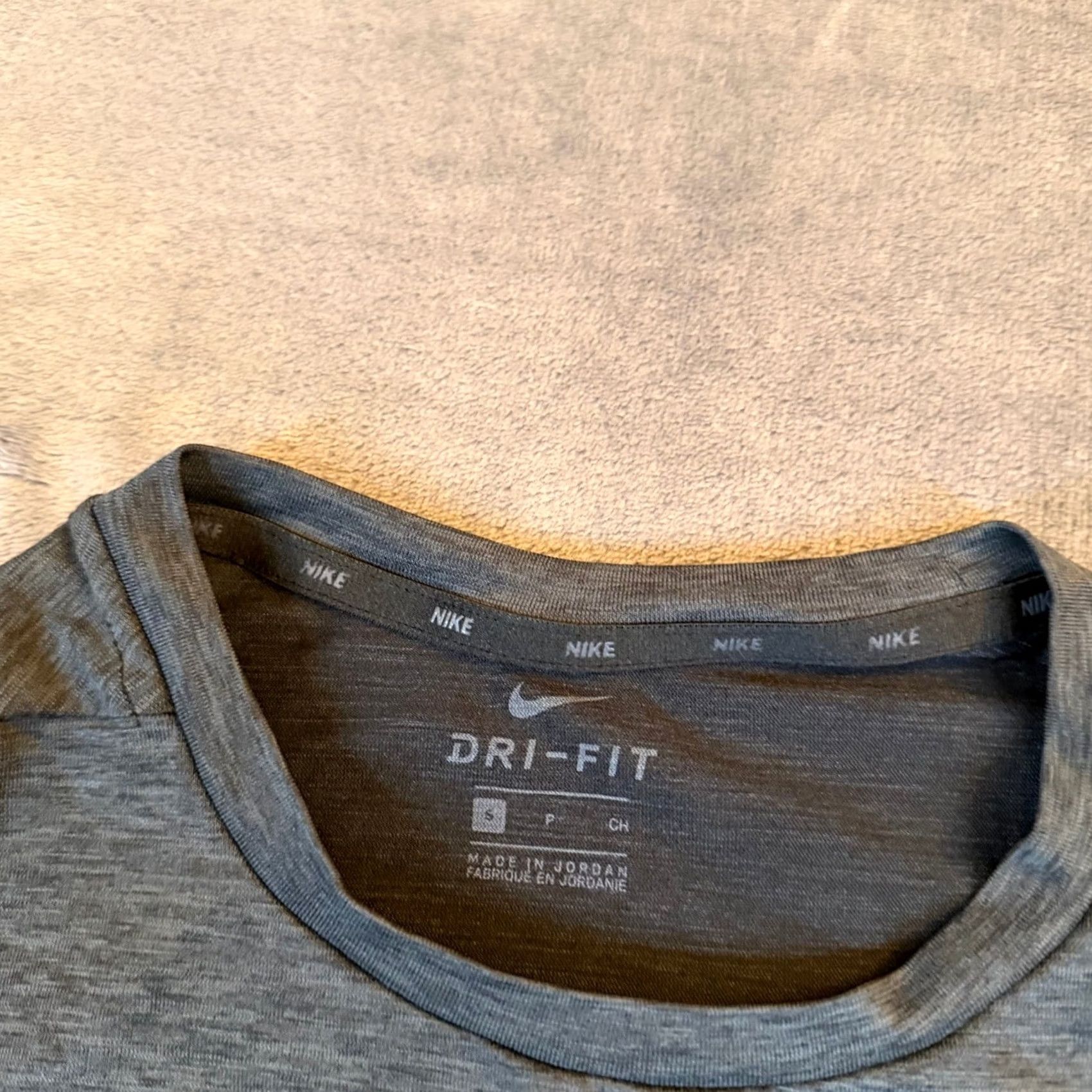 Nike Nike Dri-FIT Graphic T Shirt Mens Small Gray Heathered Large Swoosh Athletic Size US S / EU 44-46 / 1 - 3 Thumbnail