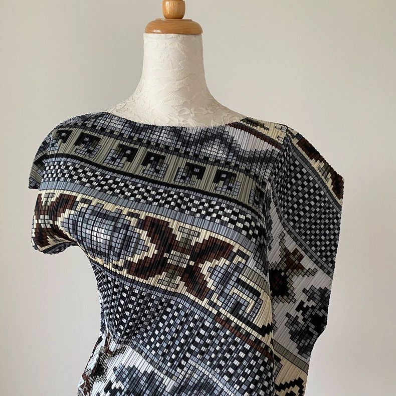 Issey Miyake Issey Miyake An irregular coat with ethnic patterns Size L / US 10 / IT 46 - 5 Thumbnail