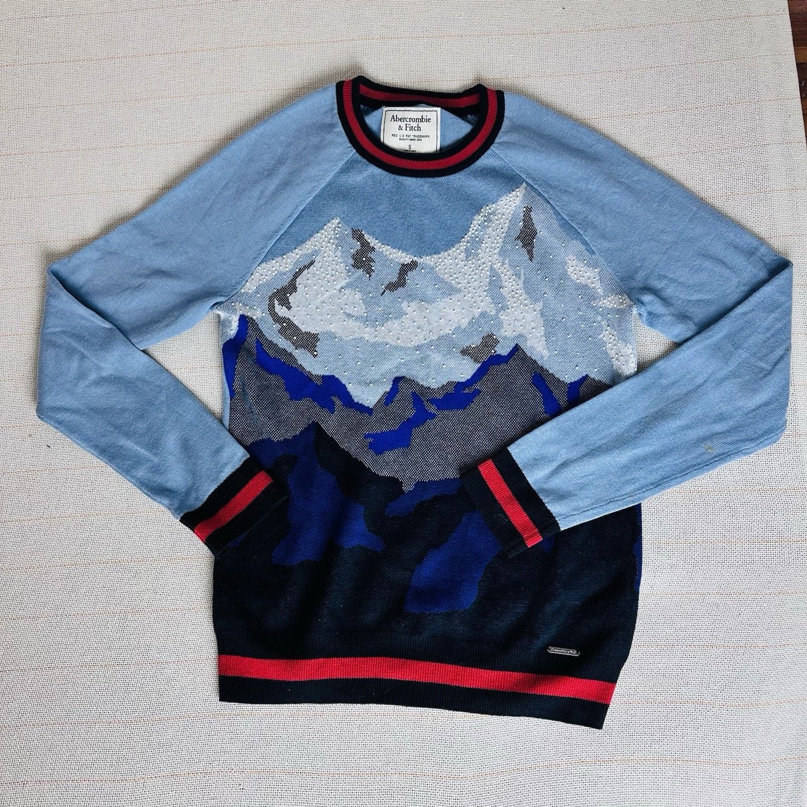 Abercrombie & Fitch Rare Abercrombie & Fitch Embellished Mountain Crew Sweater Size S / US 4 / IT 40 - 2 Thumbnail