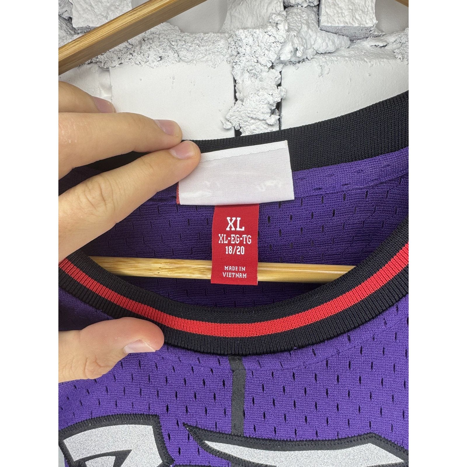 Mitchell & Ness Toronto Raptors Jersey XL NBA Basketball Vince Carter Retro Size US XL / EU 56 / 4 - 3 Thumbnail