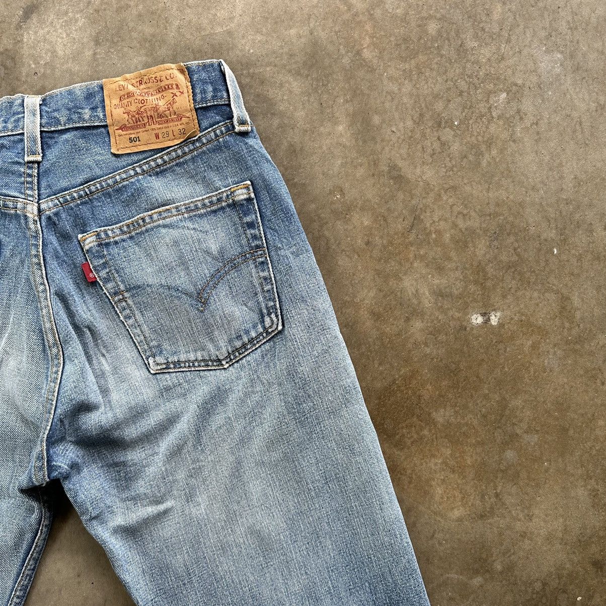 Levi's Vintage Levi’s 501 Distressed Denim Faded Jean Pant W28 Size US 28 / EU 44 - 14 Thumbnail