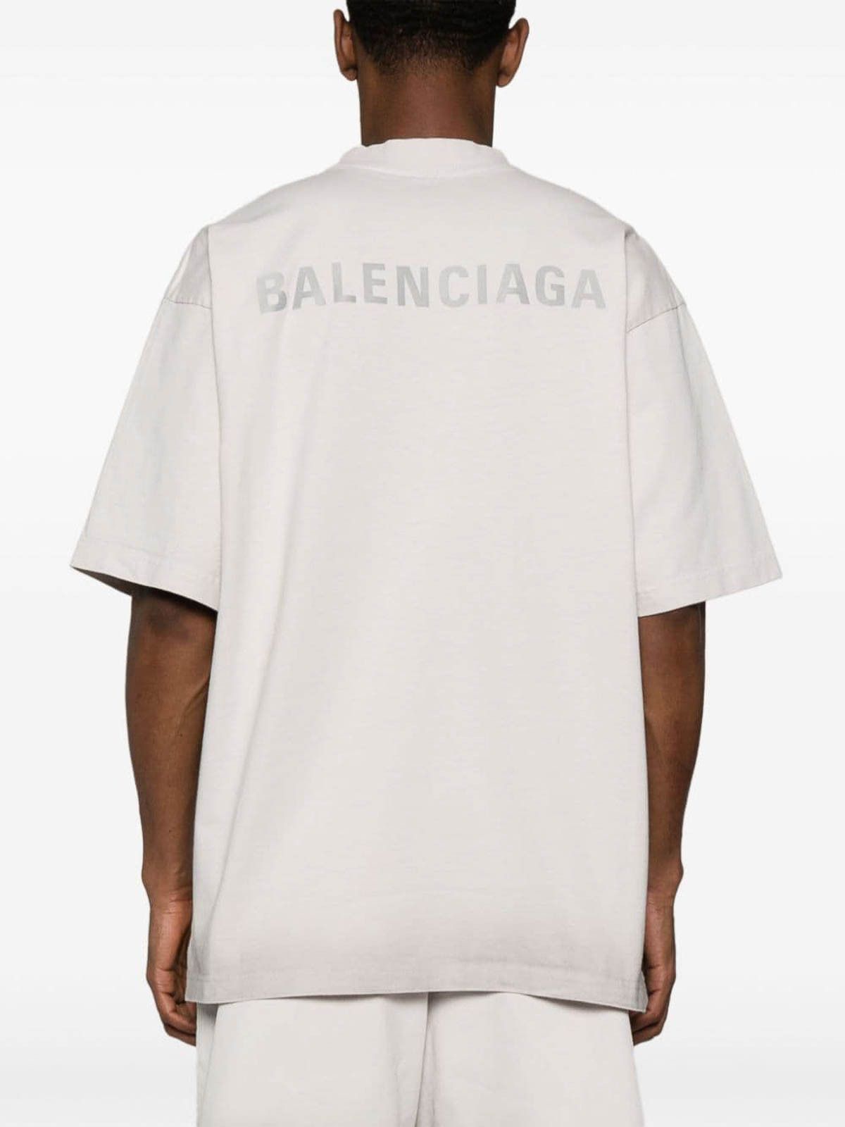 Balenciaga o1srvl11e0526 Medium Fit T-Shirt in Off White Size US L / EU 52-54 / 3 - 5 Thumbnail