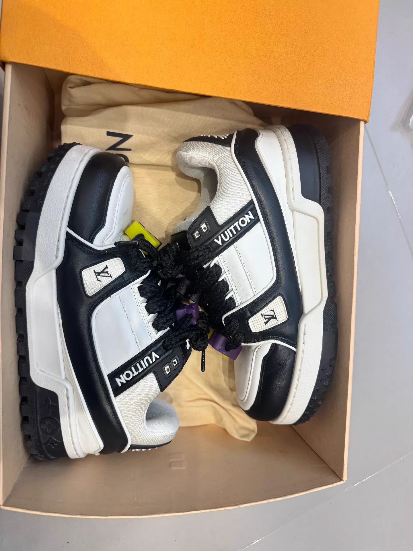 Louis Vuitton LOUIS VUITTON Trainer Maxi black and white men's Size US 6.5 / EU 39-40 - 2 Thumbnail