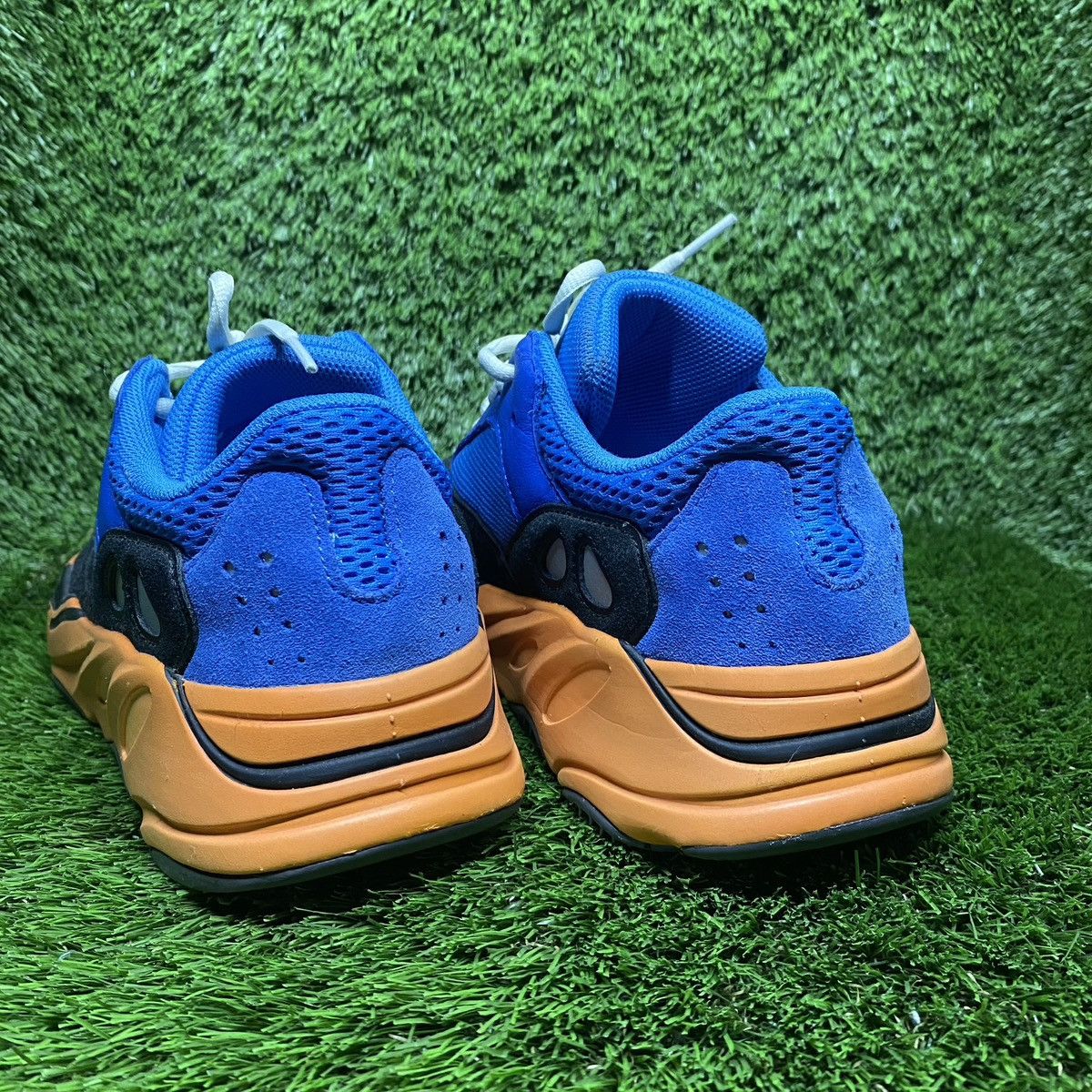 Yeezy Yeezy 700 “Bright Blue” Size US 9 / EU 42 - 5 Thumbnail