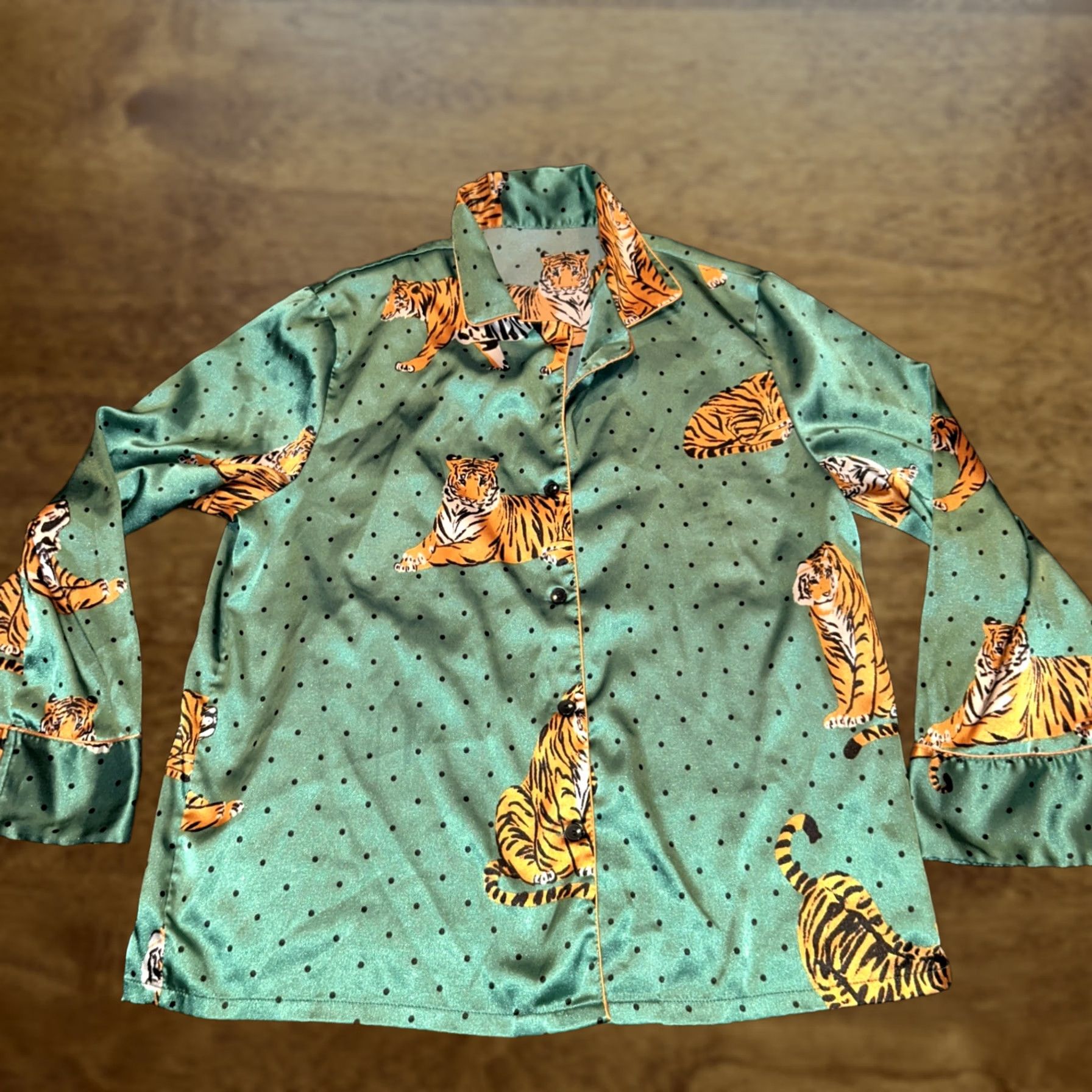 Vintage Women’s XL Unbranded Pajama Top Satin Green Tigers Button Up A48 Size XL / US 12-14 / IT 48-50 - 1 Thumbnail