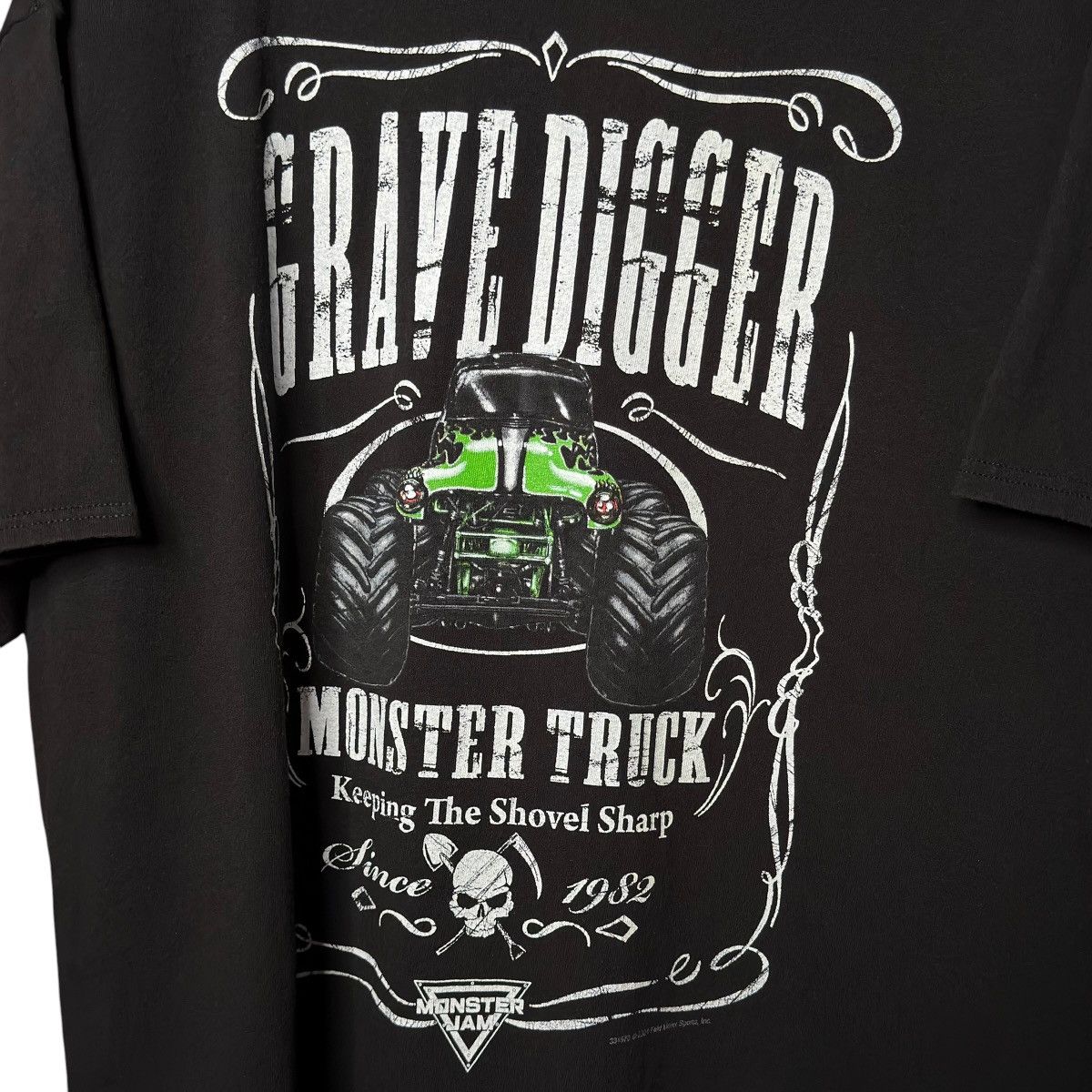 Delta 2024 Grave Digger Monster Truck Racing T-Shirt, Size XL! Size US XL / EU 56 / 4 - 2 Thumbnail