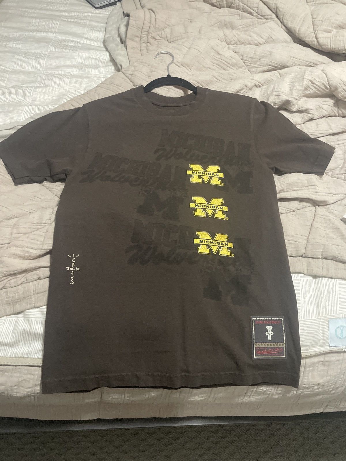 Mitchell & Ness Travis Scott university of Michigan college tee Size US S / EU 44-46 / 1 - 1 Thumbnail