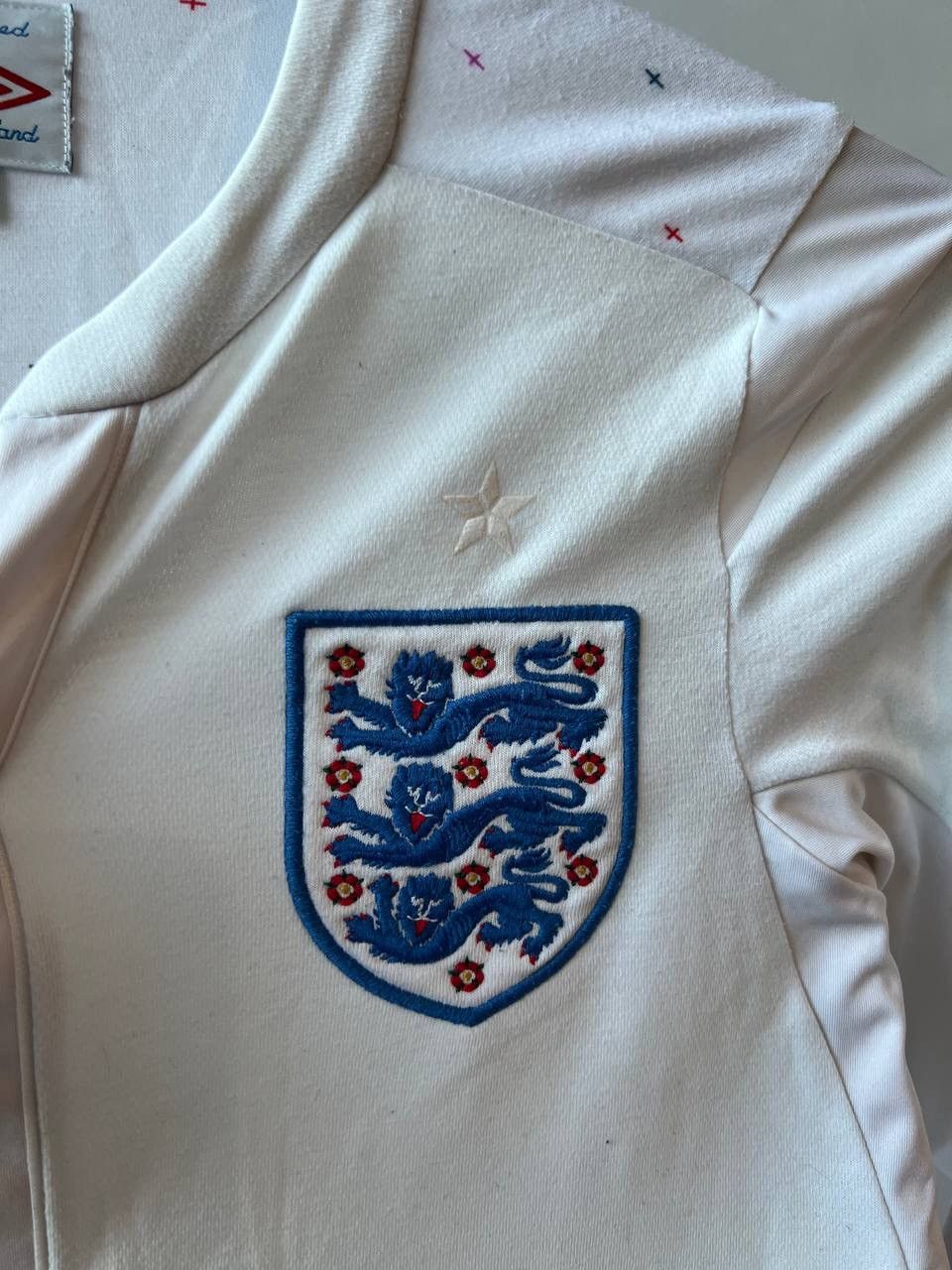 Umbro 2010/11 ENGLAND TEAM HOME SOCCER JERSEY FOOTBALL SHIRT SZ S Size US S / EU 44-46 / 1 - 5 Thumbnail