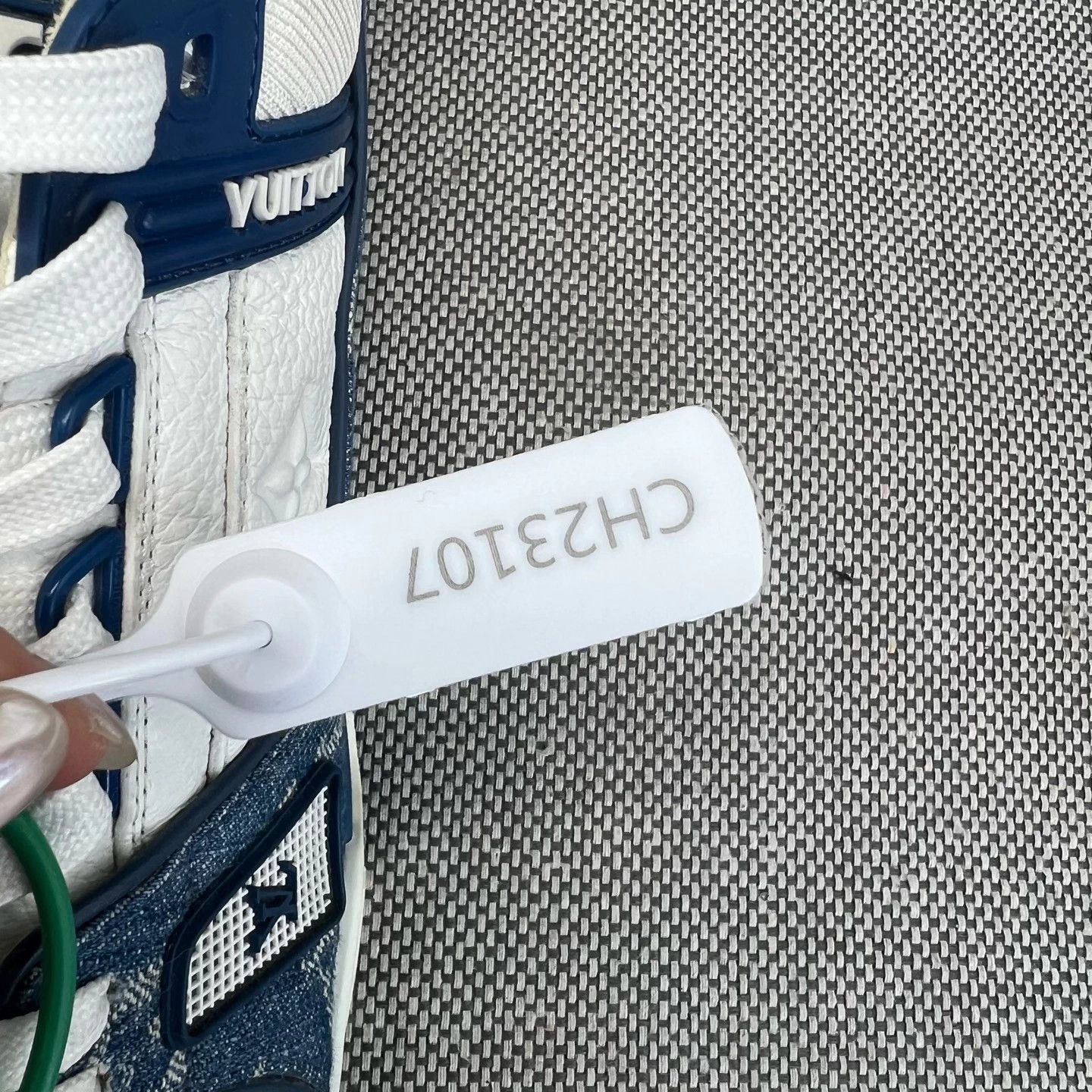 Louis Vuitton LV white blue denim trainer Size US 8 / EU 41 - 9 Thumbnail