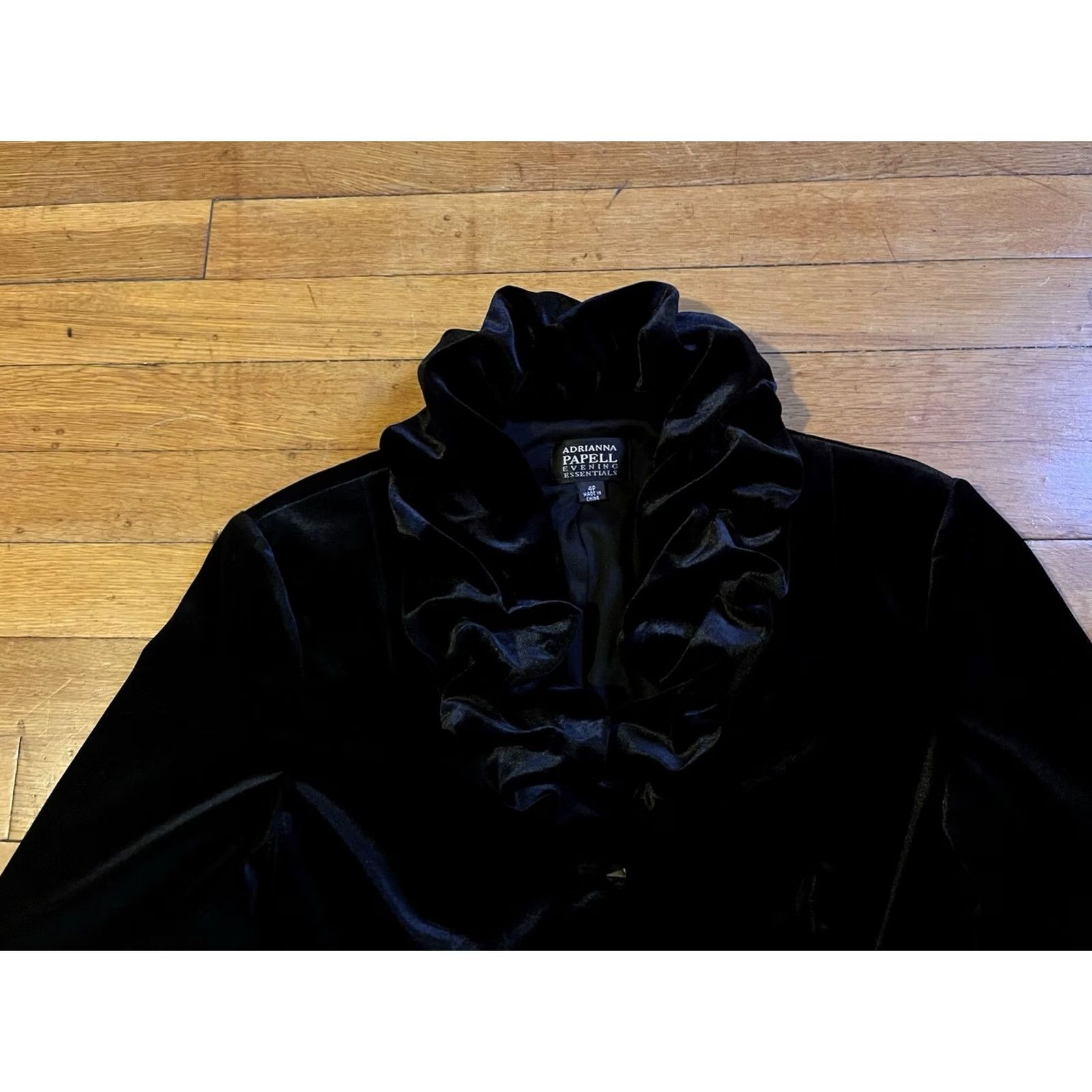 Adrianna Papell VINTAGE Adrianna Papell Evening Essentials Velour Jacket Women’s 4P Black Short Sleeve, Petite, 90s, Bohemian, Classic, Designer, Retro Womens Jacket Size S / US 4 / IT 40 - 4 Thumbnail