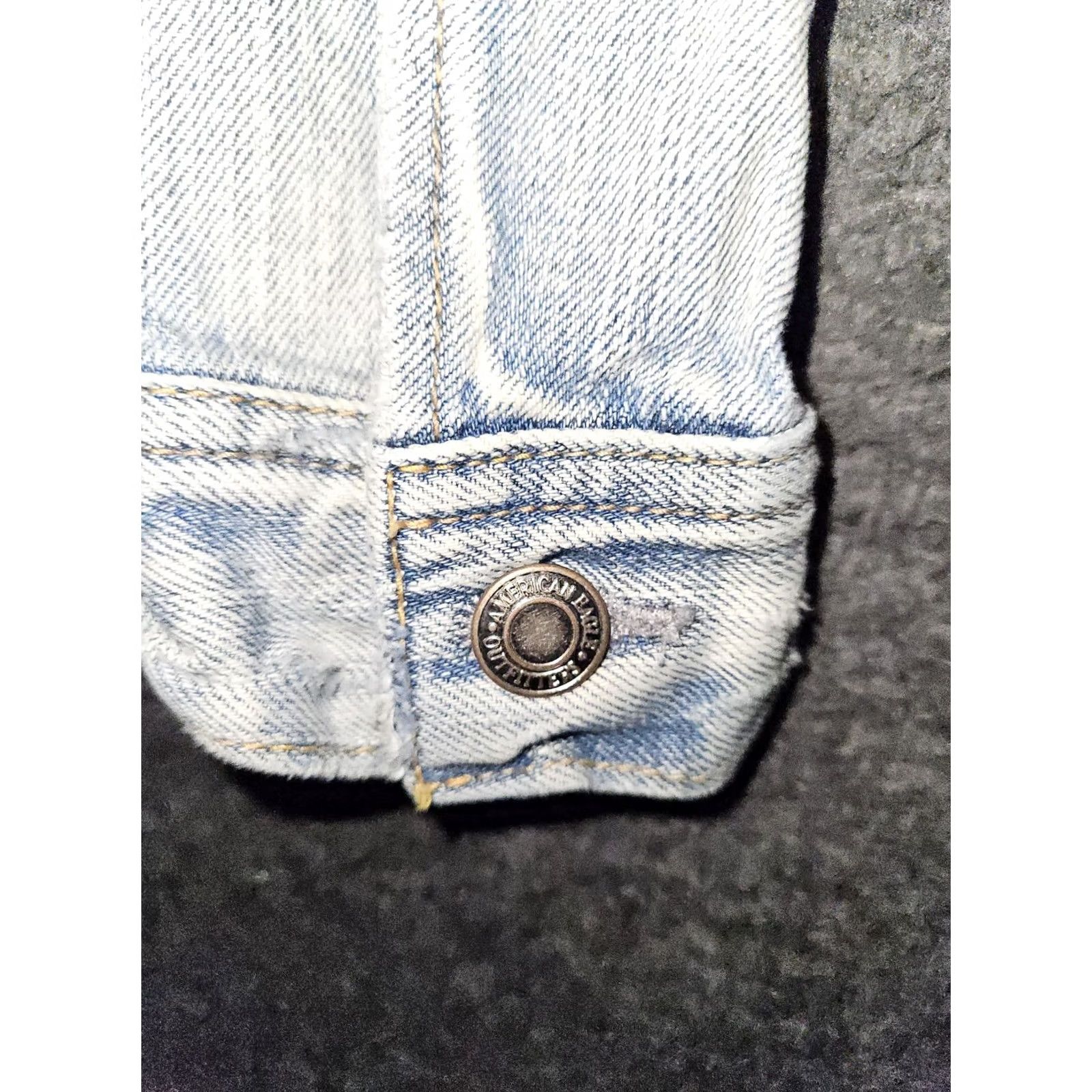 American Eagle Outfitters VINTAGE American Eagle Outfitters Denim Jacket Women Medium Lt. Blue Flap Pockets Distressed 80s 90s City Classic Outdoor Womens Size 32" / US 10 / IT 46 - 6 Thumbnail