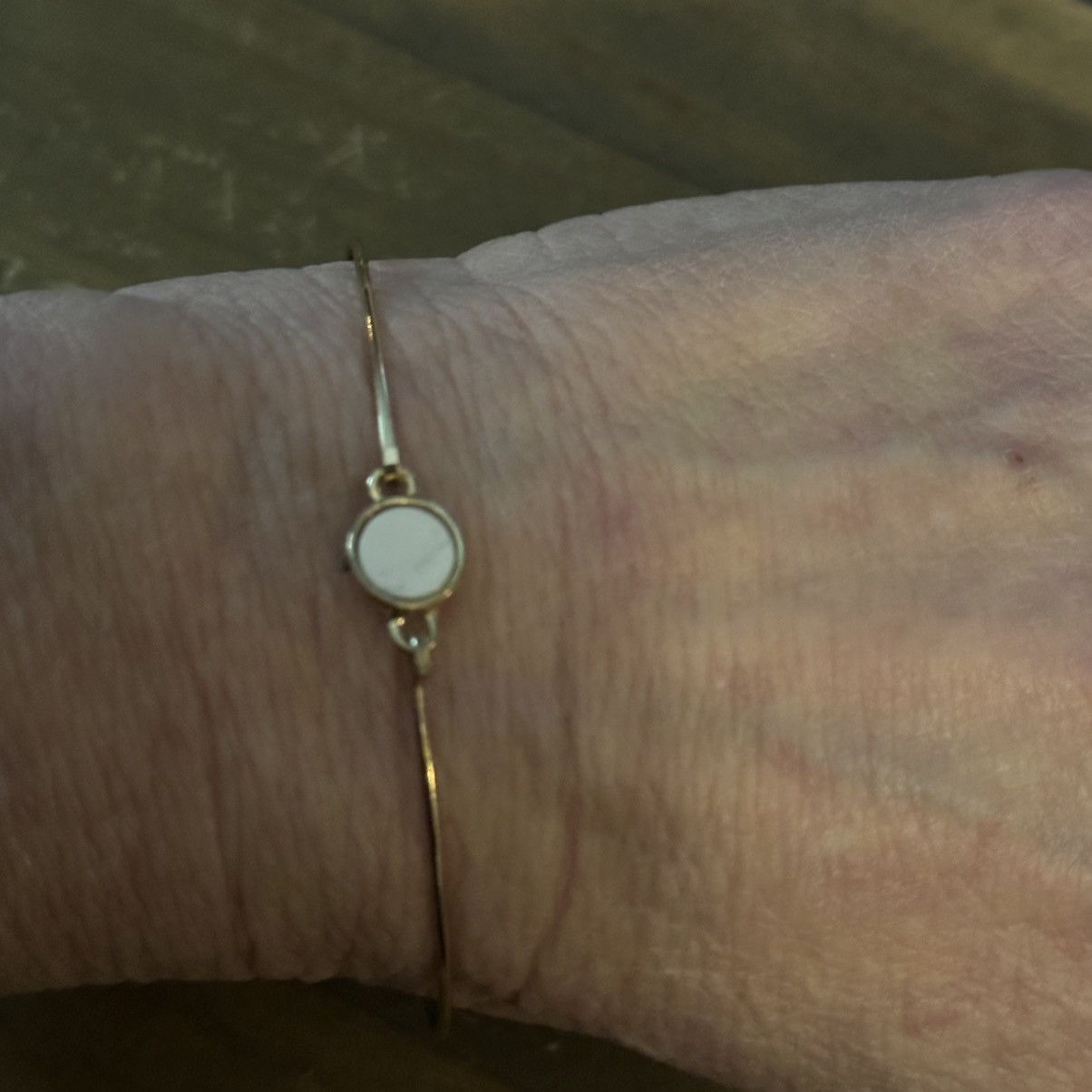 Other Gold tone wire hook bangle bracelet with enamel center Size ONE SIZE - 3 Thumbnail