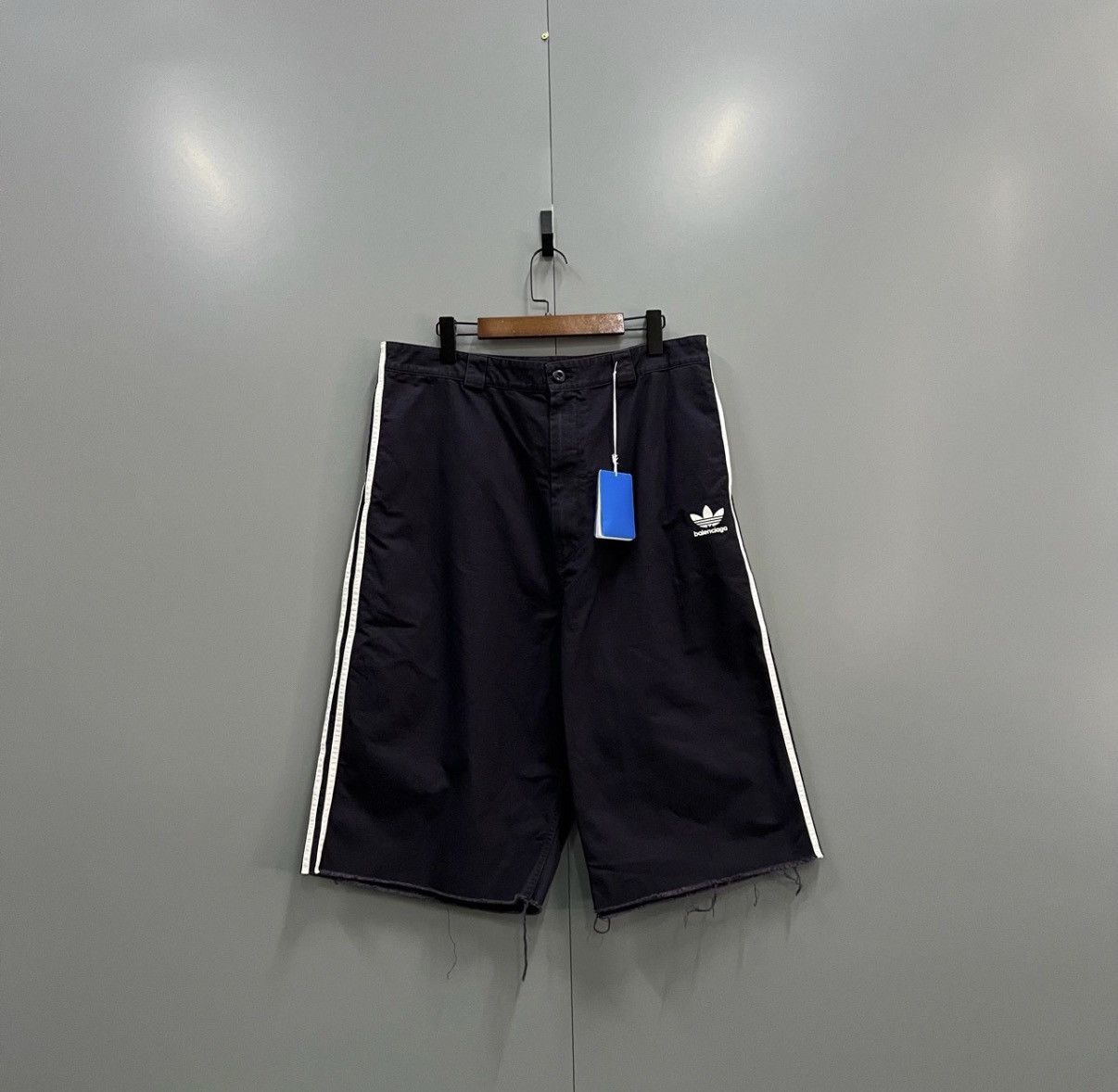 Balenciaga Balenciaga × Adidas Trefoil Logo Shorts J41 Size US 36 / EU 52 - 1 Thumbnail