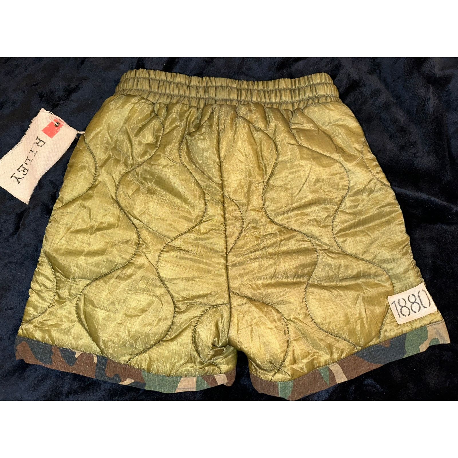 Other NWT RILEY VINTAGE QUILTED ARMY CAMO TRIM SHORTS XS Size 26" / US 2 / IT 38 - 2 Thumbnail