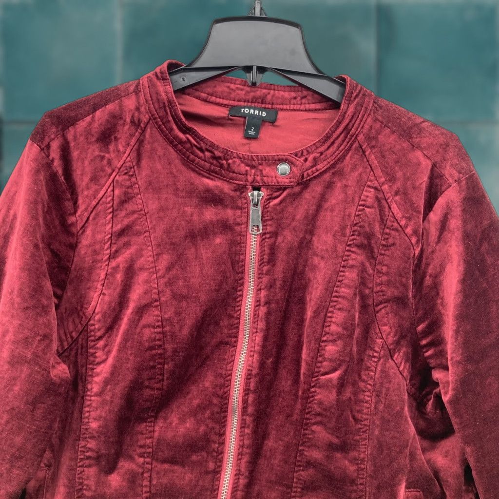 Torrid Torrid Velvet Moto Jacket Burgundy Lace-Up 2X Women Boho Romantic Velvet, Full Zip, Pockets, Fall, Spring, Winter, Plus Size" Size XXL / US 16-18 / IT 52-54 - 1 Thumbnail