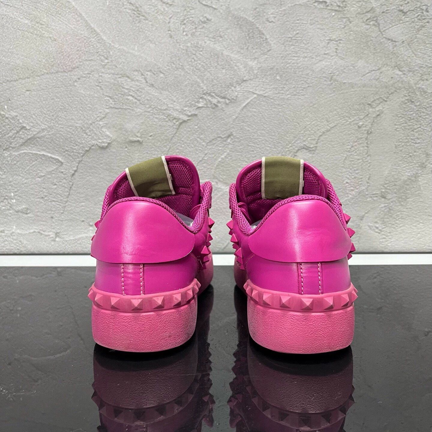 Valentino Valentino Rock Be Rockstud Sneakers 98 New Size 38 Size US 7 / IT 37 - 5 Thumbnail