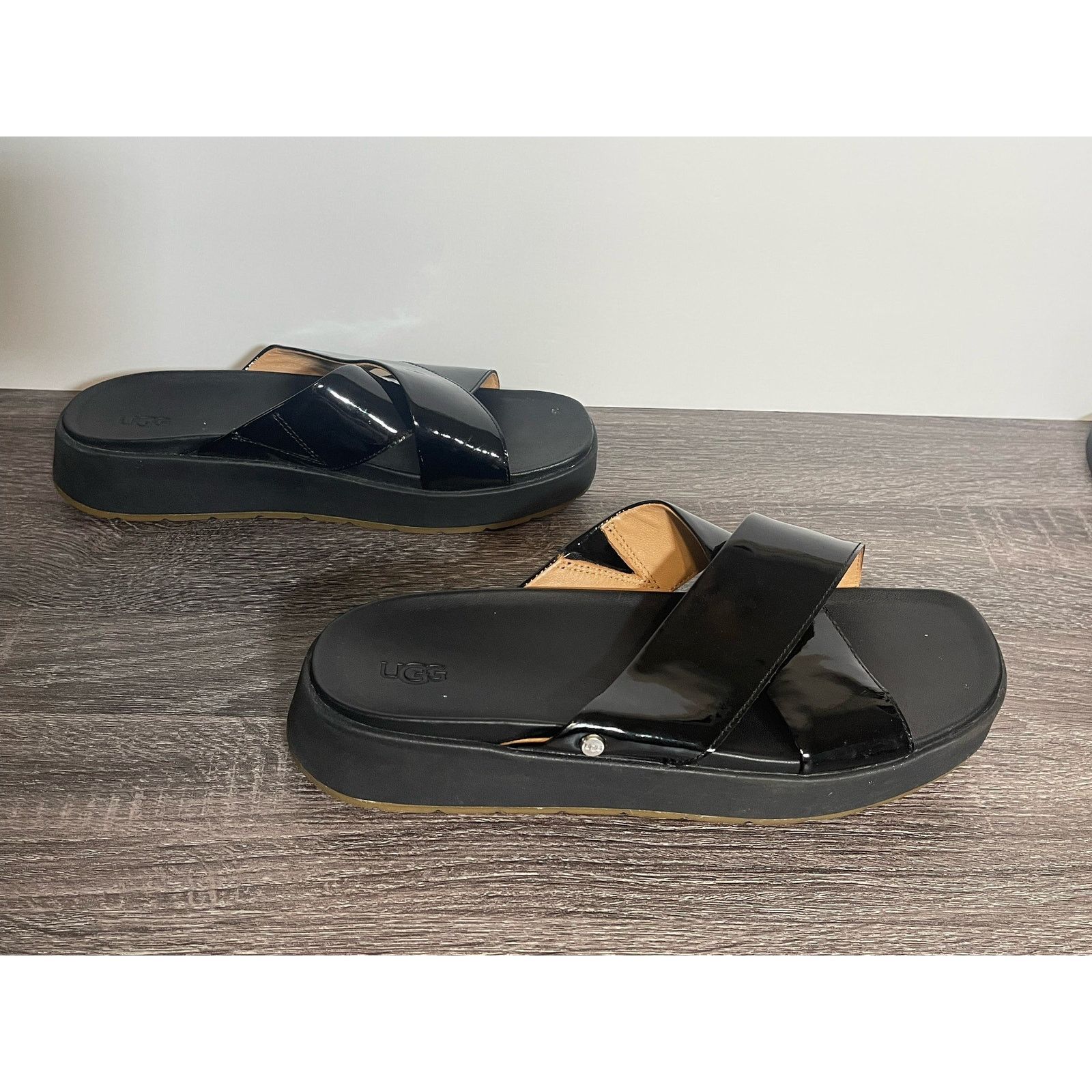Ugg UGG Emily Criss Cross Patent Slide Sandals Women's Size 9.5 Size US 9.5 / IT 39.5 - 5 Thumbnail