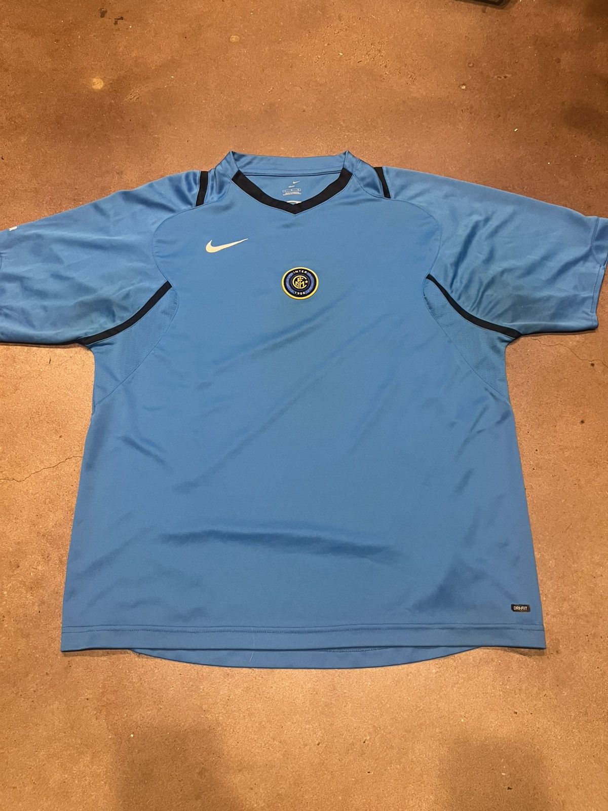Inter Milan 2000’s vintage training shirt
