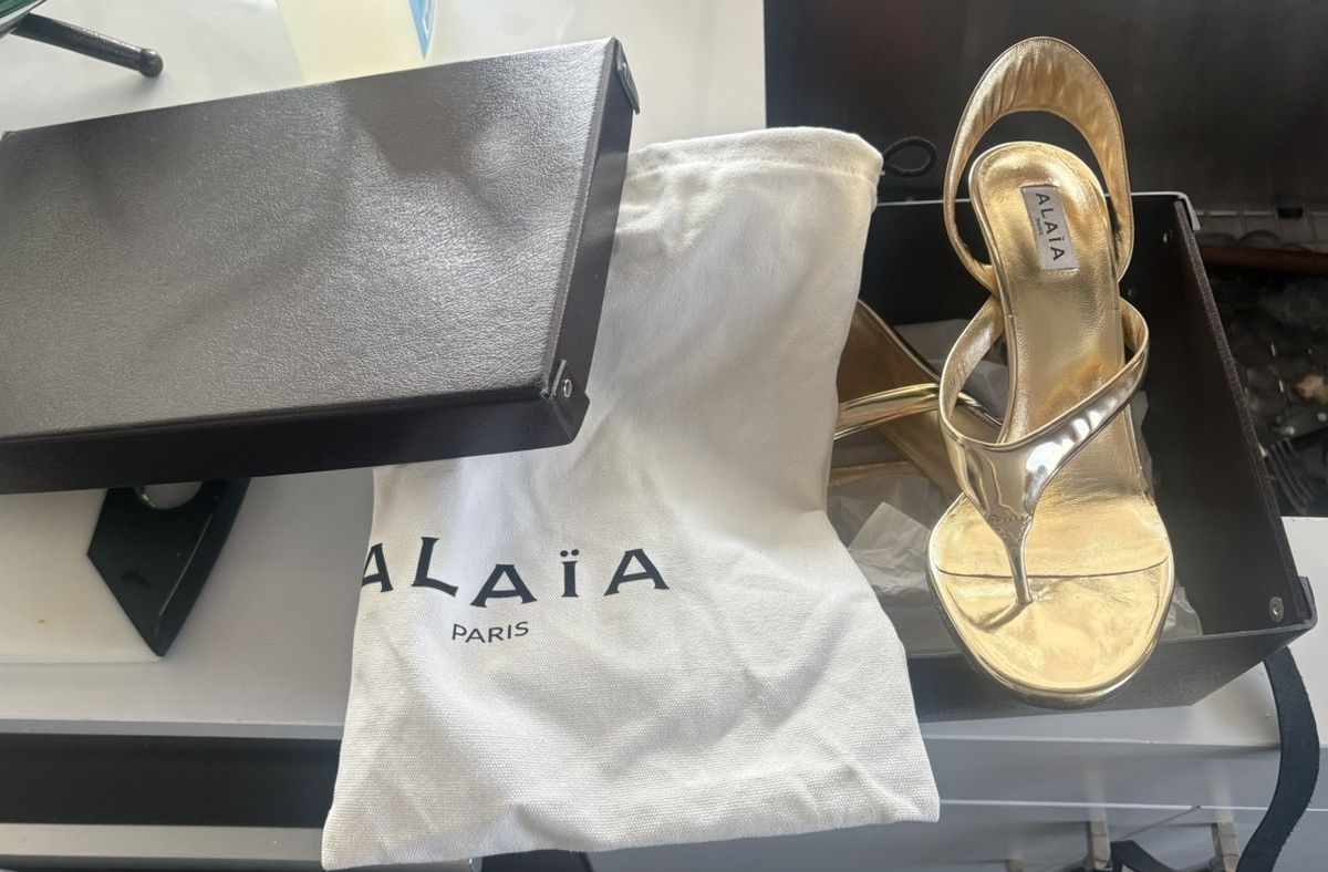 Alaia Tong Metallic Leather Sandals Size US 10 / IT 40 - 2 Thumbnail