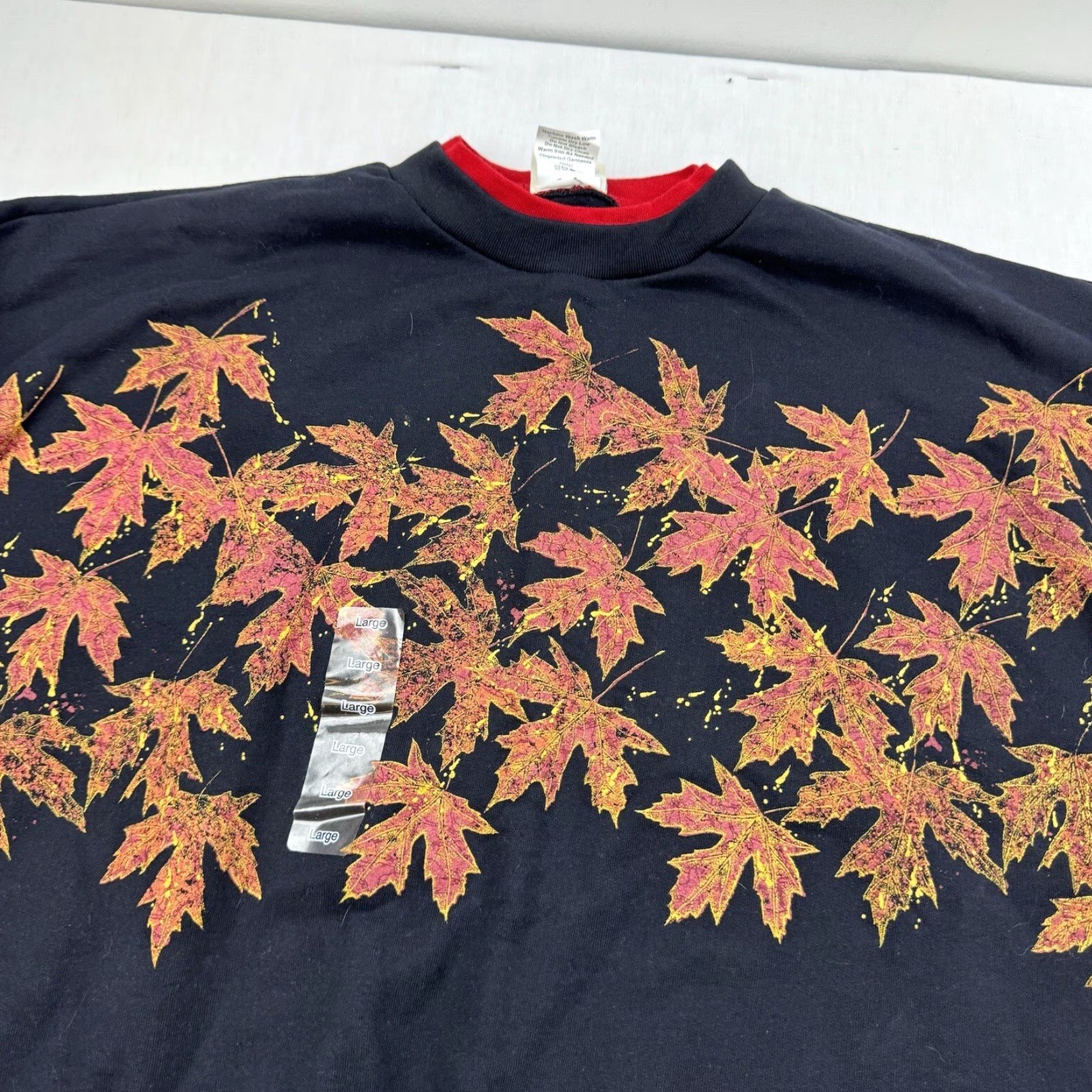 Vintage VINTAGE Women's Sweatshirt Pullover Fall Autumn Leaves Black 90s Y2K Nature Crew Neck L Size L / US 10 / IT 46 - 2 Thumbnail