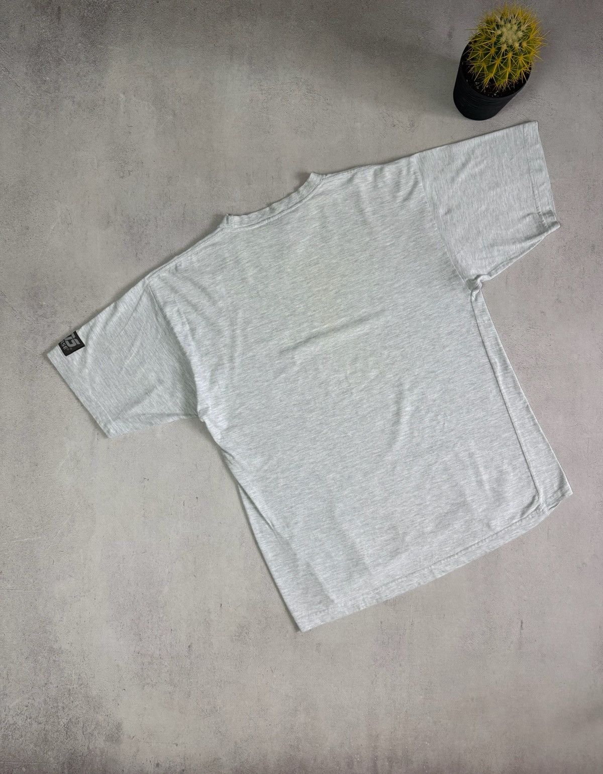 Converse Vintage NBA Larry Johnson Grandmama Converse T Shirt Rare Size US L / EU 52-54 / 3 - 9 Thumbnail
