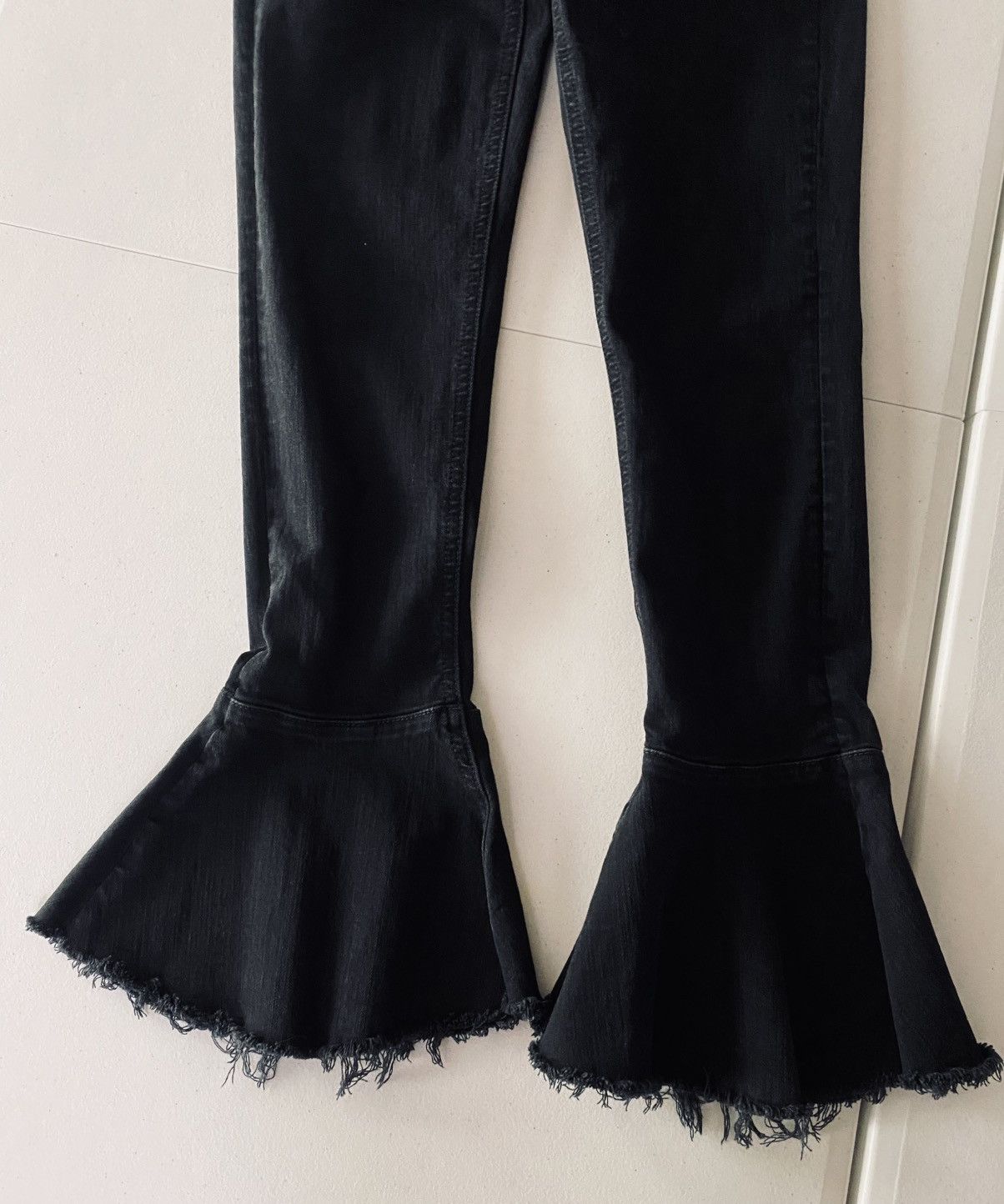 MOTHER Mother Denim The Cha Cha Fray 5-pkt Not Guilty Wash Blk 24 Size 24" / US 00 / IT 34 - 9 Thumbnail