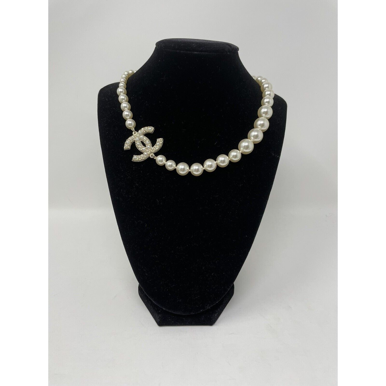 Chanel Chanel Pearl CC Chocker Necklace NWOT Size ONE SIZE - 6 Thumbnail