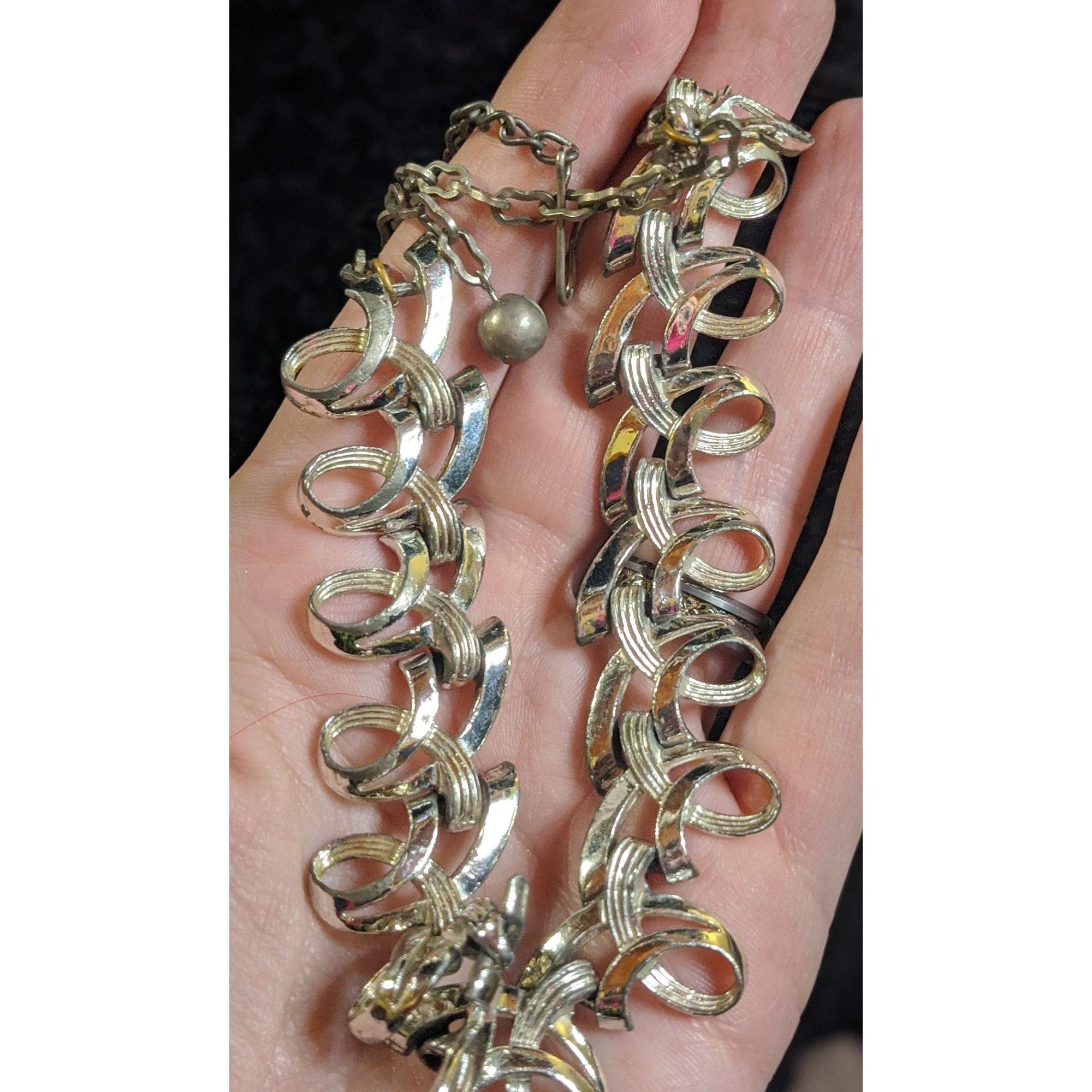 Other Vintage Ribbon Swirl Silver-Tone Statement Necklace With Ele Size ONE SIZE - 3 Thumbnail
