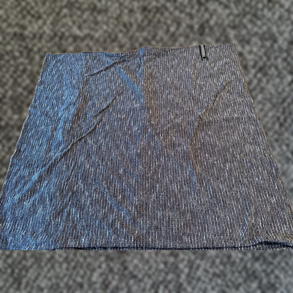 Lululemon LULULEMON INFINITY SNAP SCARF GREY BLACK Womens Size ONE SIZE - 1 Thumbnail