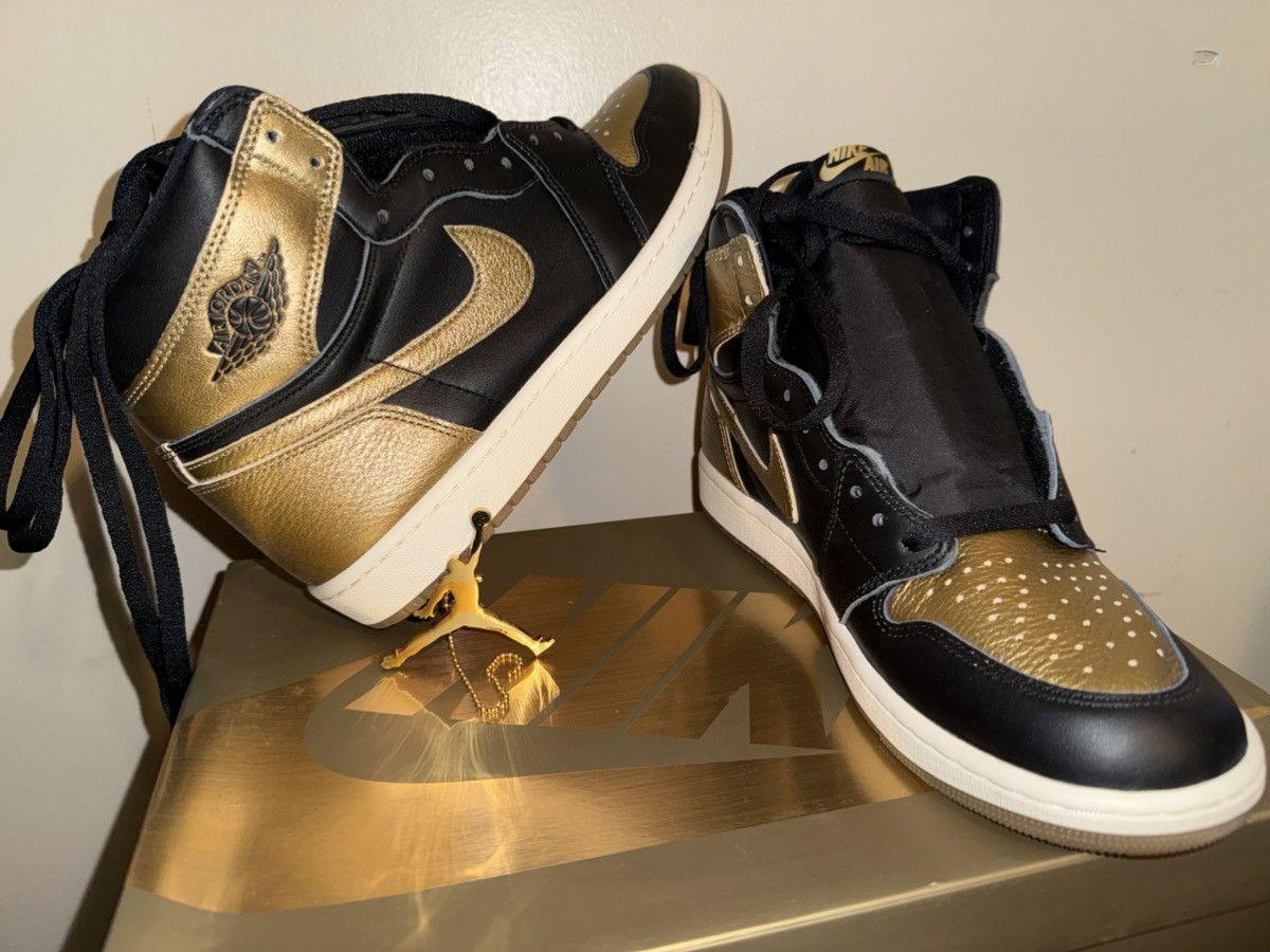 Nike Nike Air Jordan 1 Retro OG High Black/Metallic Gold Sail NEW Size US 9.5 / EU 42-43 - 1 Thumbnail