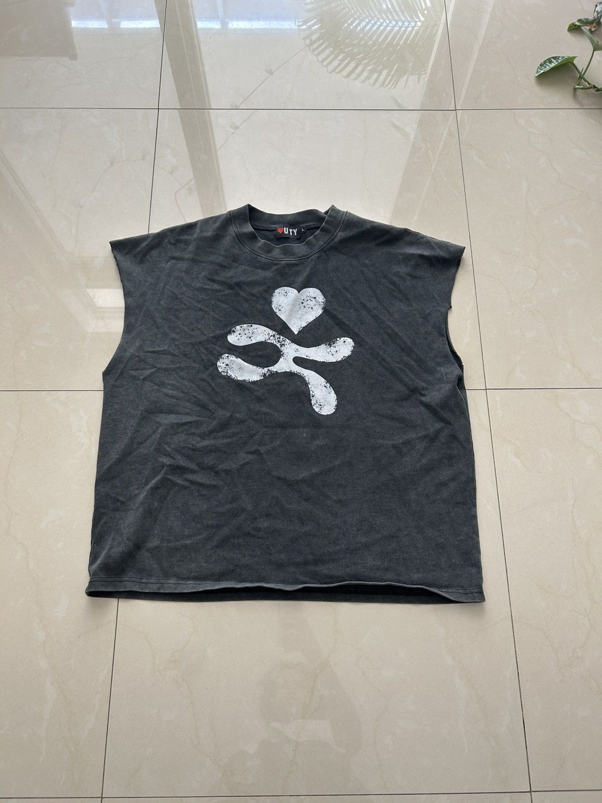 Other Running Heart Sleeveless Shirt Size US L / EU 52-54 / 3 - 1 Thumbnail