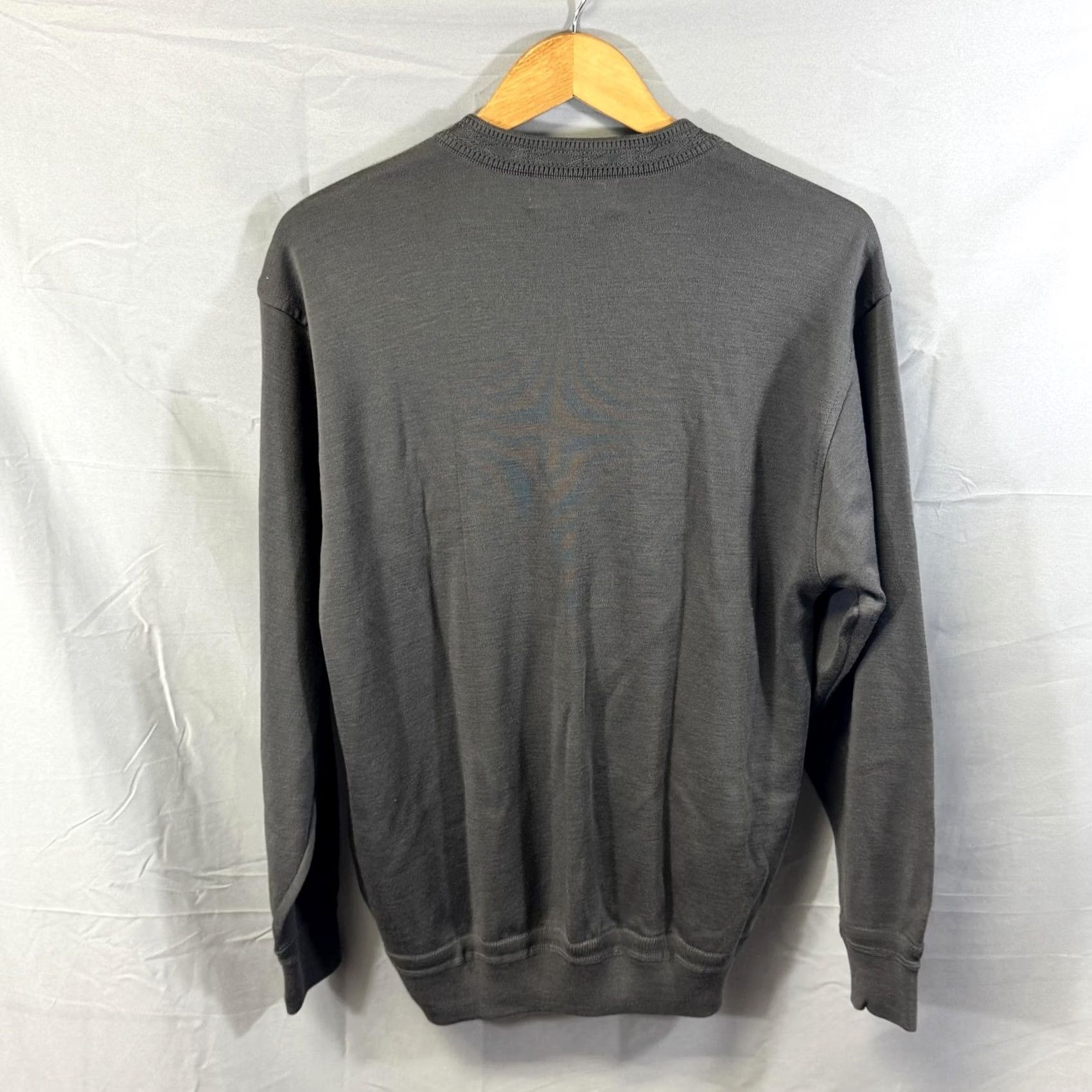 Vintage Albavarden Sweater Mens Medium Gray V-Neck 100% Wool Pockets Pullover Knit Ribbed Cuffs Hem Tag N/A Size US M / EU 48-50 / 2 - 2 Thumbnail