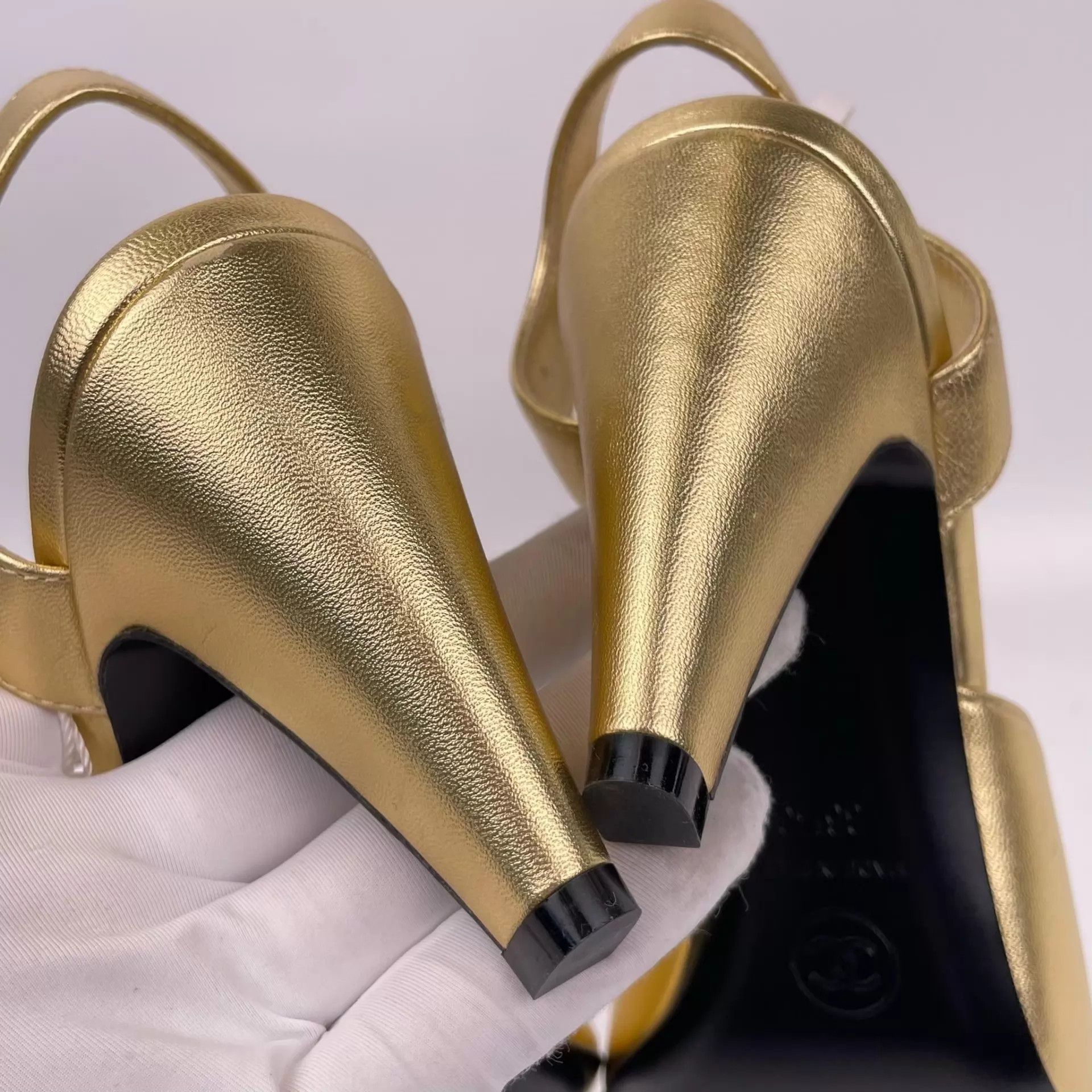 Chanel Chanel Gold & Black Colorblock Heels Size 36 Size US 5.5 / IT 35.5 - 9 Thumbnail