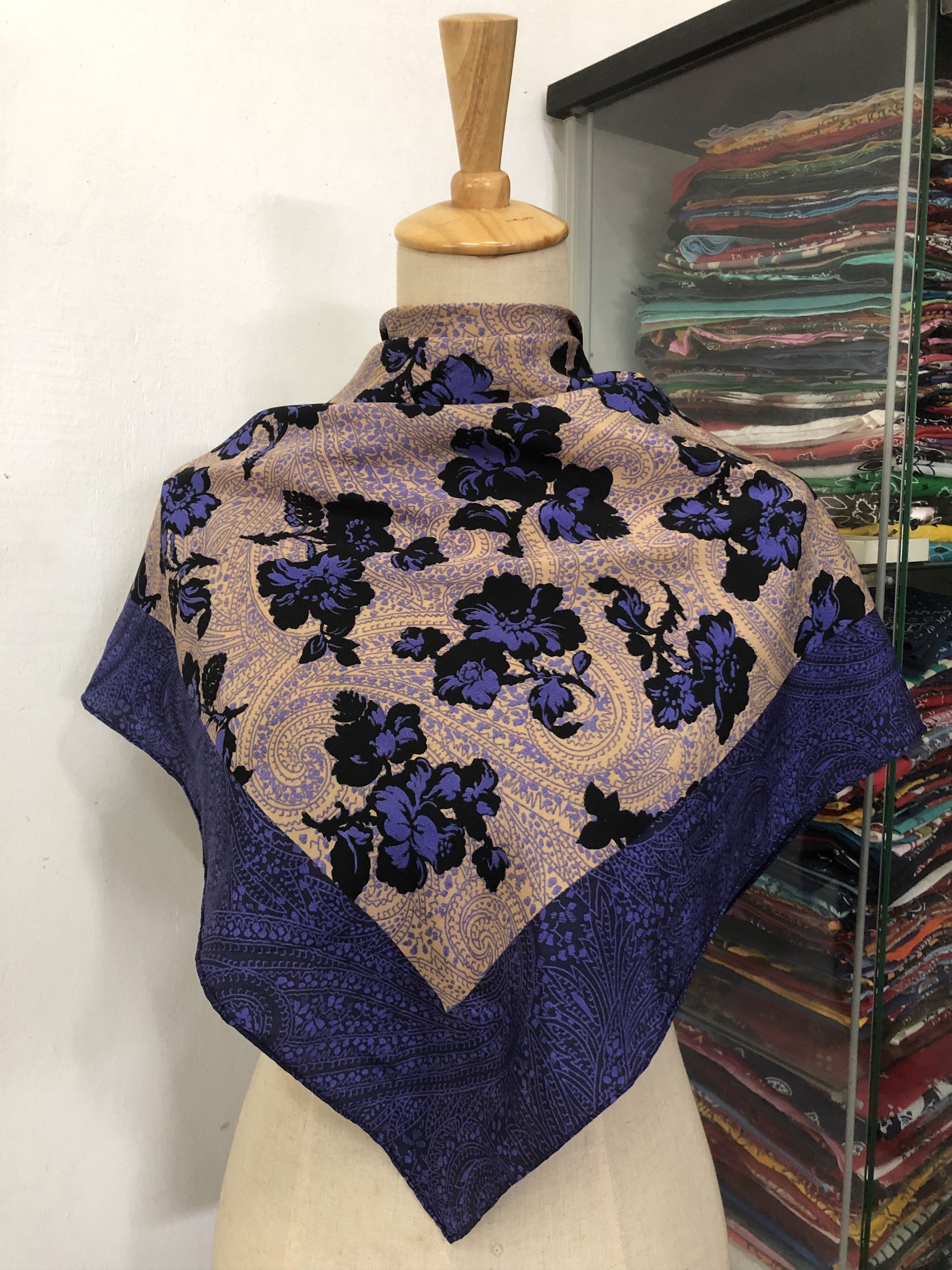 Vintage Vintage Silk Scarf Size ONE SIZE - 1 Thumbnail
