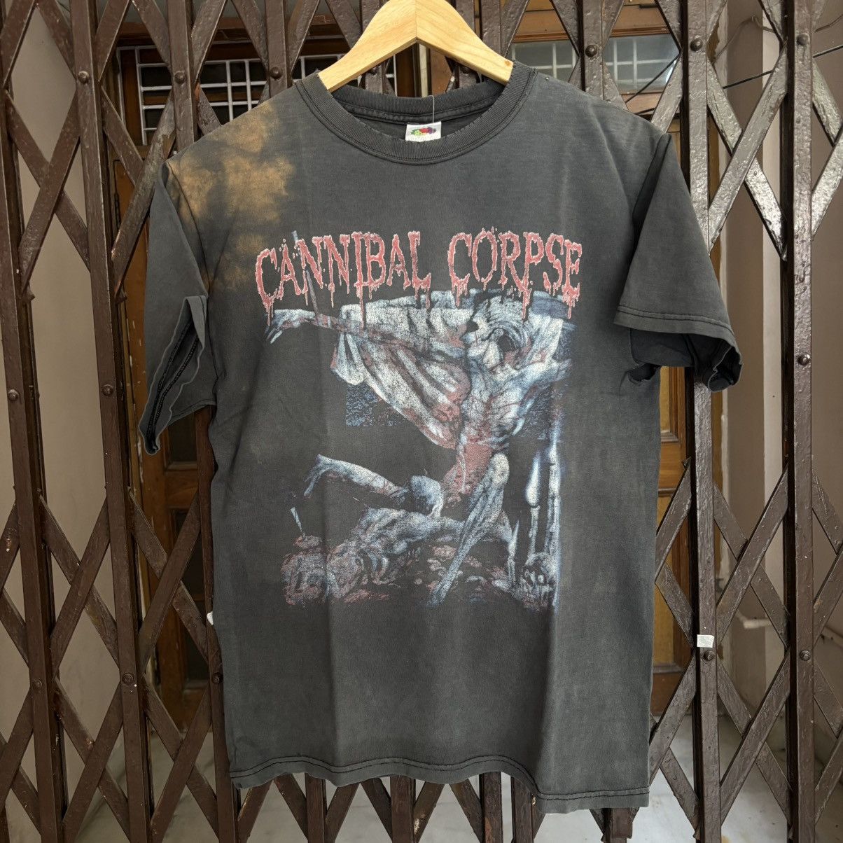 Band Tees Vintage Cannibal Coprse Tomb of Mutilated T shirt Size US M / EU 48-50 / 2 - 1 Thumbnail
