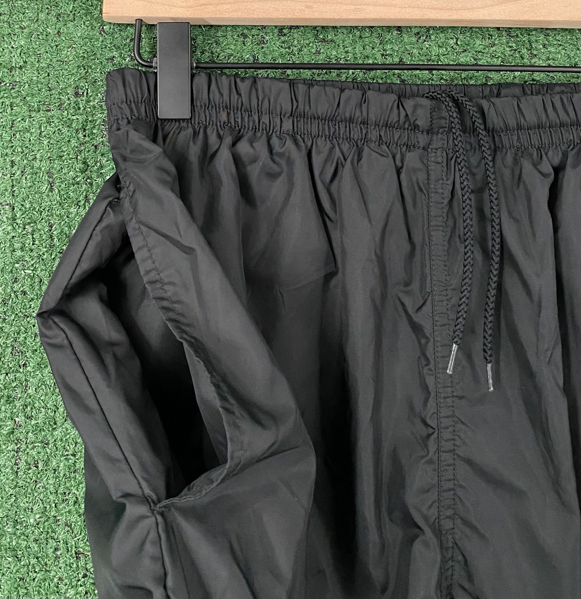 Nike 90’s Nike Spellout Grey Tag Black Windbreaker Pants Medium Size US 34 / EU 50 - 4 Thumbnail