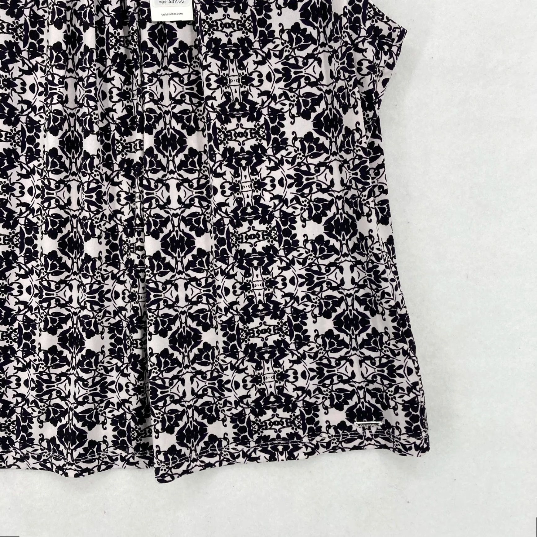 Calvin Klein VINTAGE? (No) Calvin Klein Blouse Womens 2X Black White Sleeveless Stretch Pleated Keyhole Top Size XXL / US 16-18 / IT 52-54 - 3 Thumbnail
