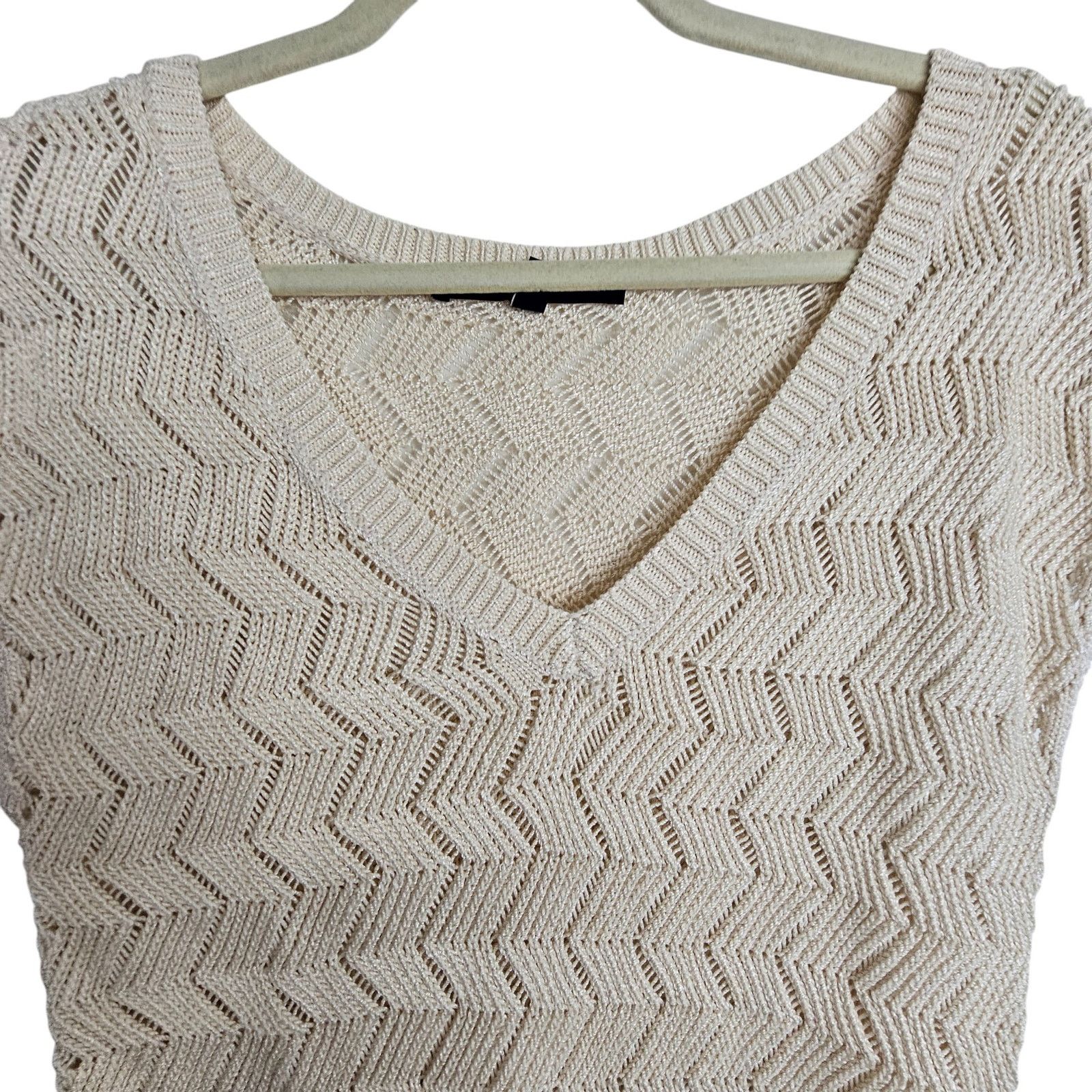 White House Black Market White House Black Market Open Knit V-Neck Sweater Size S Size S / US 4 / IT 40 - 2 Thumbnail