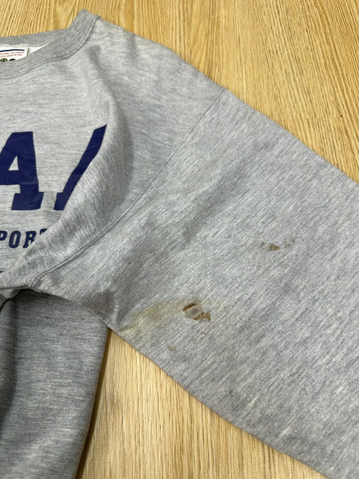 NCAA Vintage NCAA by Descente Crewneck Z239 Size US L / EU 52-54 / 3 - 5 Thumbnail