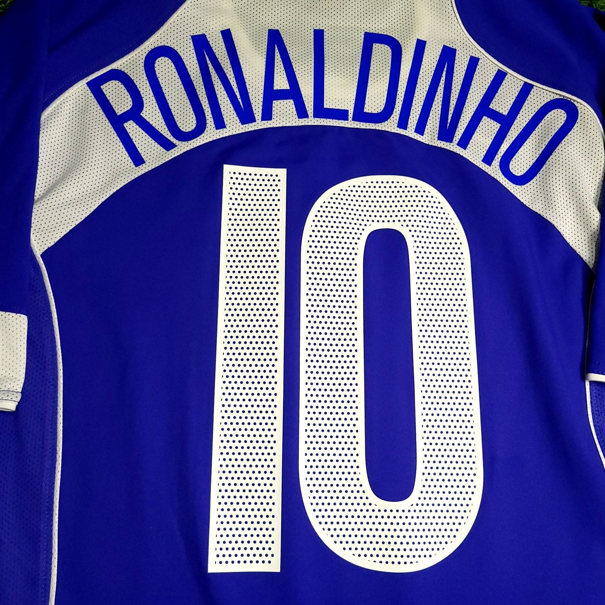 Nike Ronaldinho Nike Brazil 2004 Away Soccer Jersey M Size US M / EU 48-50 / 2 - 3 Thumbnail