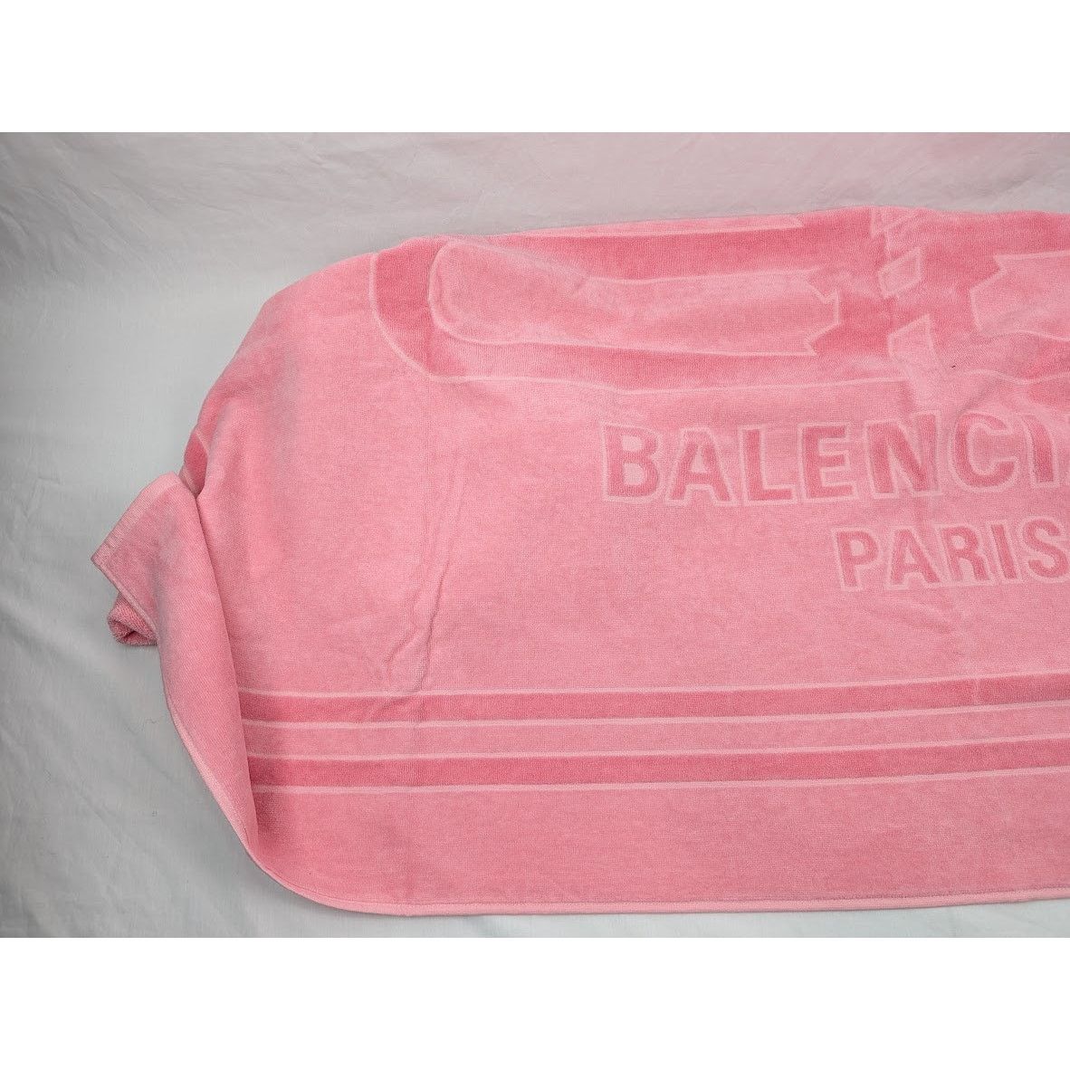 Balenciaga o1rshd1 Size: OS / SA BB Paris Icon Towel in Pink Size ONE SIZE - 8 Thumbnail