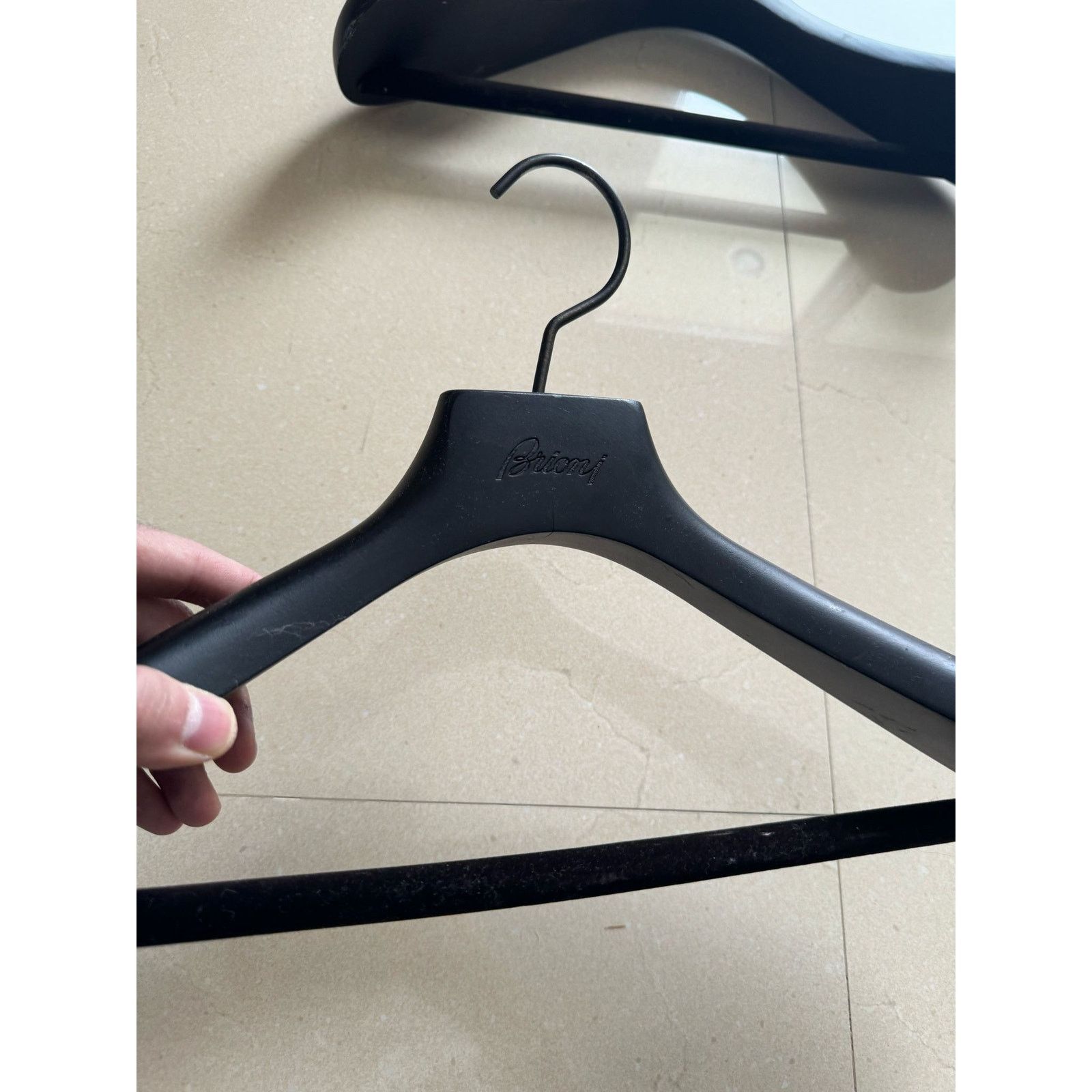 Brioni o1rshd1 Size: OS / Set of Brioni Hangers in Black Size ONE SIZE - 4 Thumbnail