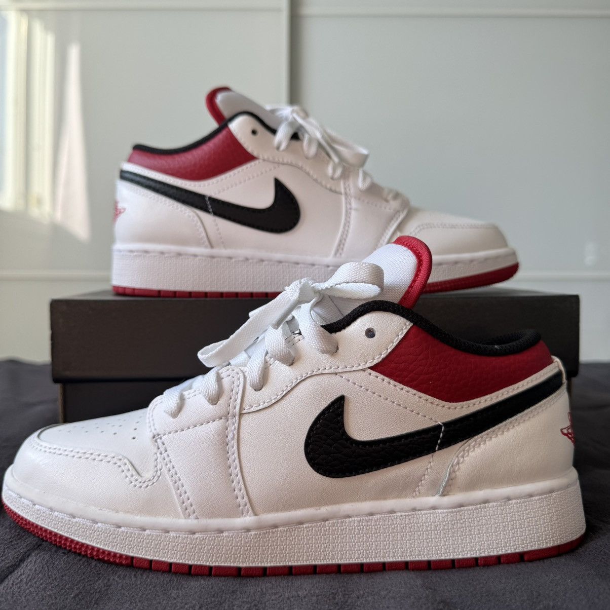Jordan Brand × Nike Air Jordan 1 Low “White Gym Red” GS Size US 5 / EU 37 - 1 Thumbnail