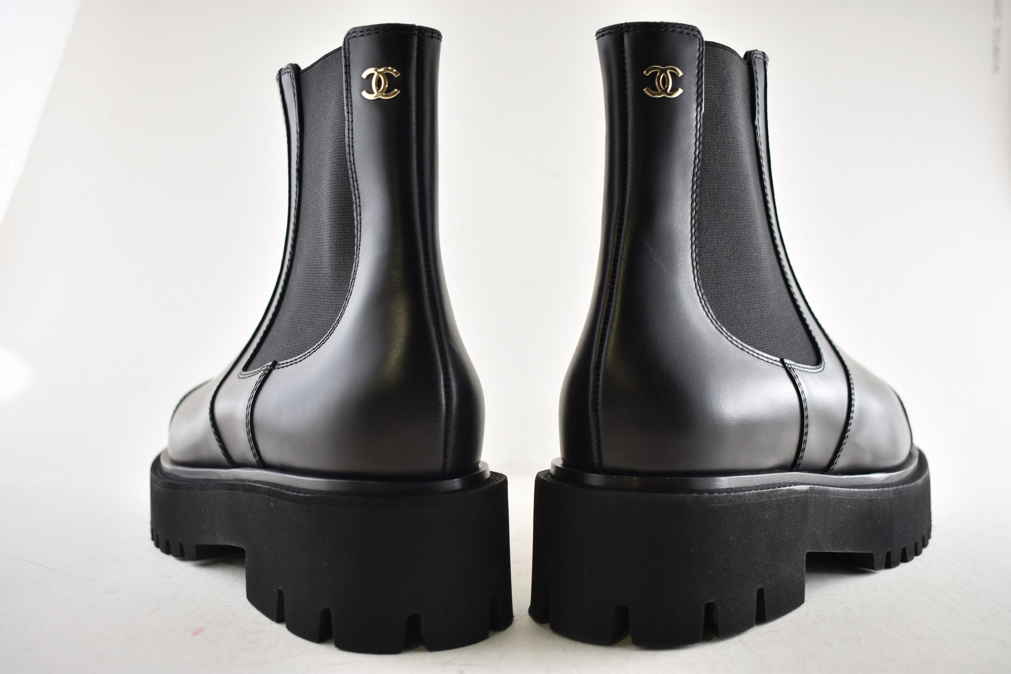 Chanel Chanel 24B Black Leather CC Chelsea Ankle Platform Boot 41 Size US 11 / IT 41 - 14 Thumbnail