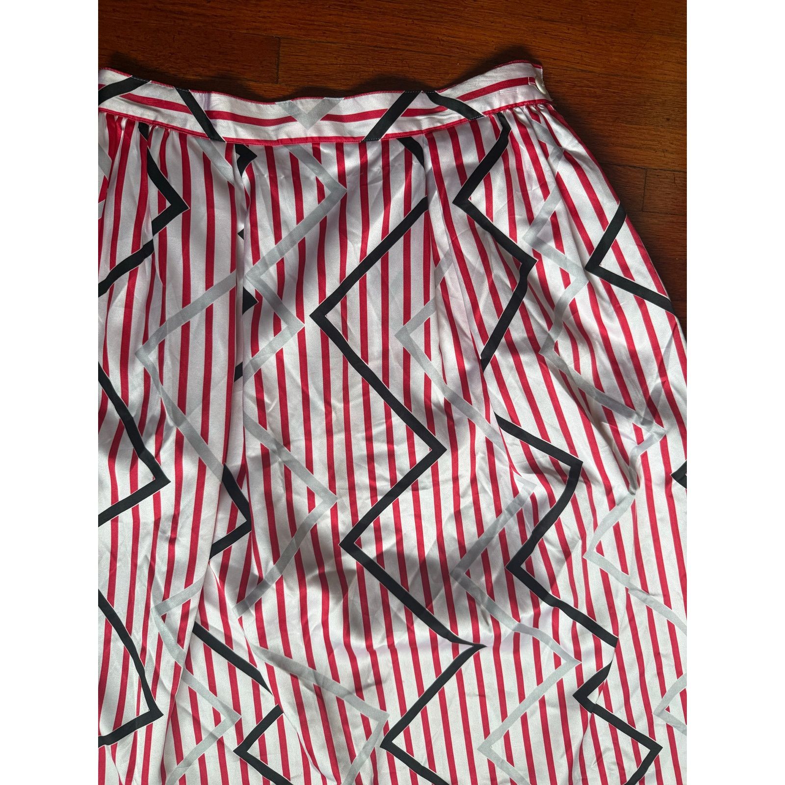 Vintage 80s Jai Dalis White Red Funky Stripe Midi Skirt Small Med Size 30" / US 8 / IT 44 - 3 Thumbnail