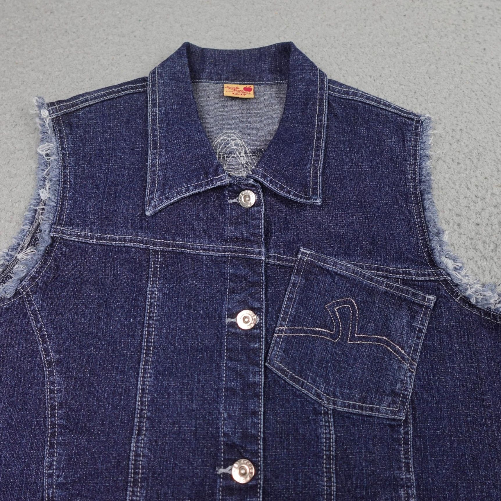 Vintage VINTAGE Apple Bottoms Vest Womens Denim Sleeveless Blue 13/14 Grunge Y2K Frayed Button Embroidered Logo Pockets Size 34" / US 12 / IT 48 - 4 Thumbnail