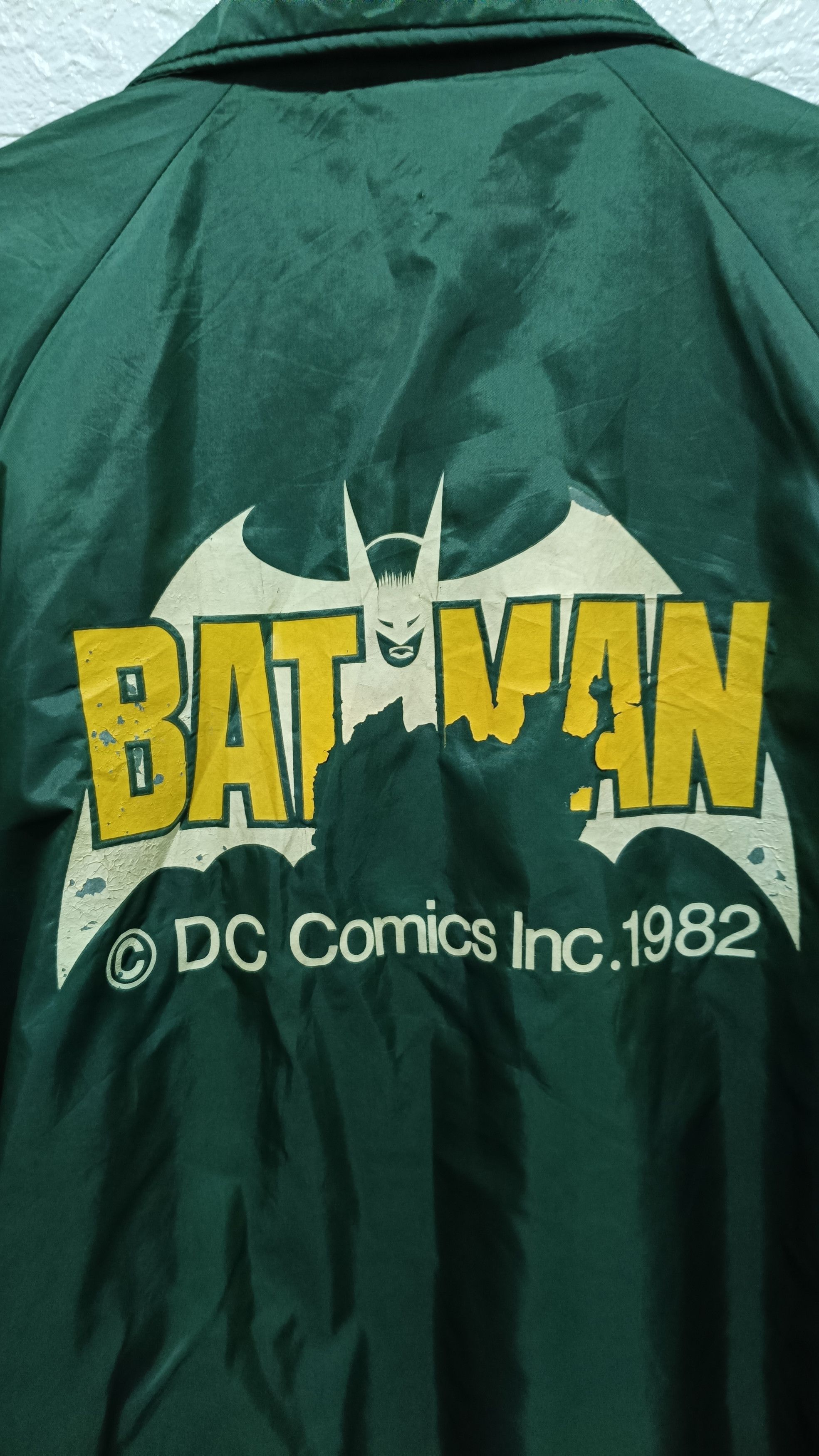 DC Comics Vintage BATMAN 80s DC comics Size US L / EU 52-54 / 3 - 5 Thumbnail