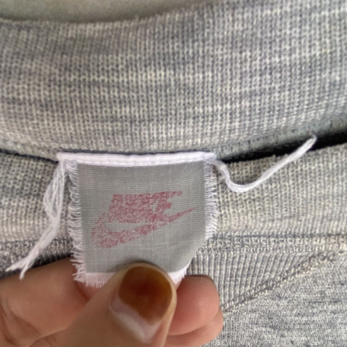 Other Vintage Nike Small Embroidered Crewneck Sweatshirt Gray Colo Size US M / EU 48-50 / 2 - 7 Thumbnail